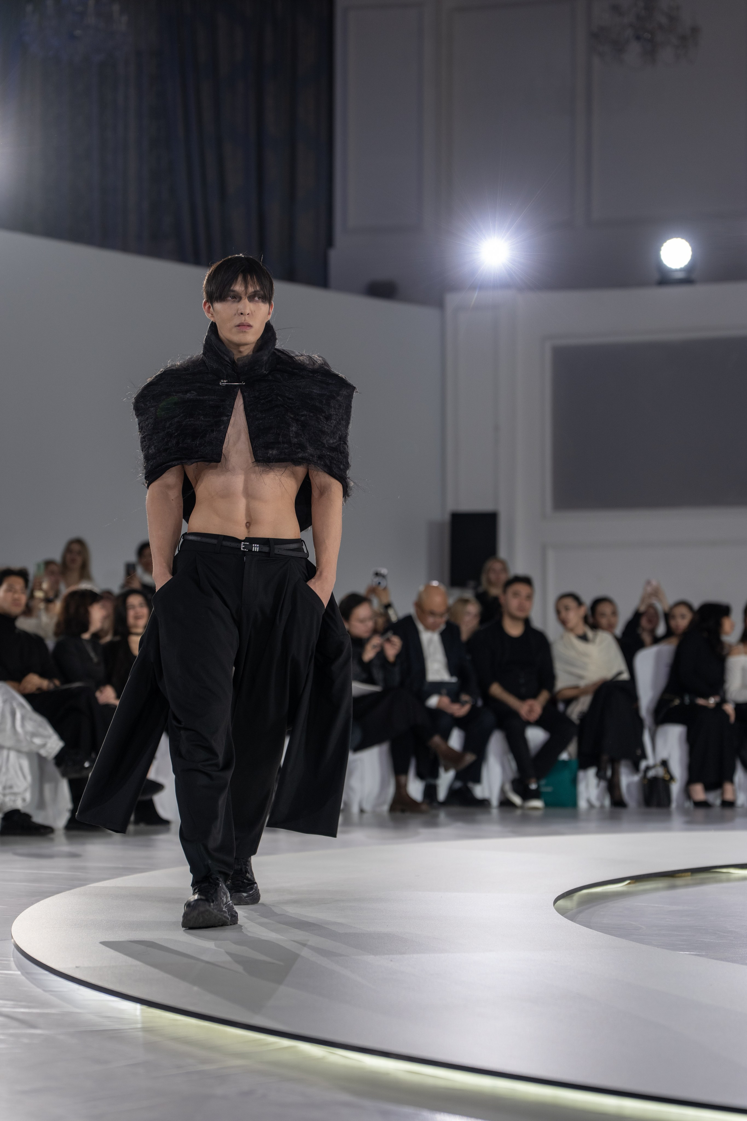 Dwsigner Nazar Almazbekov. Сайт Алматинского НЮ АРТ, будуар и фэшн фотографа Дениса Карпенко