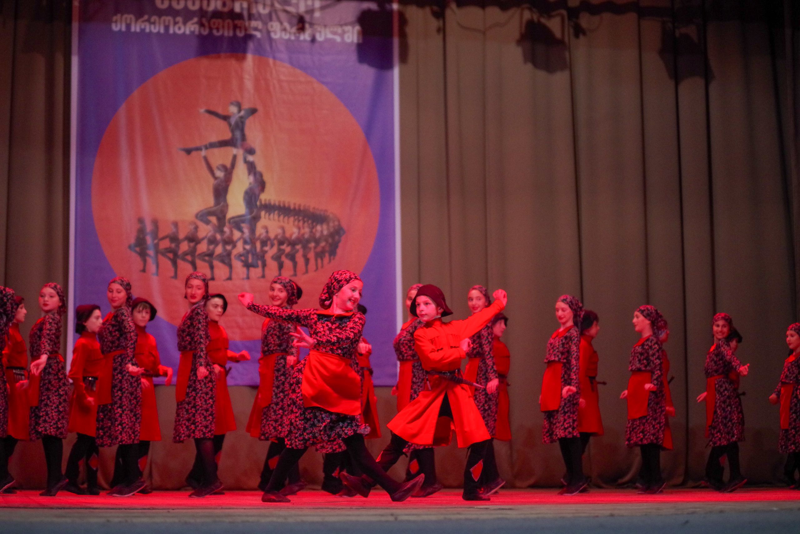 Грузинский танец. Портретный фотограф Денис Милютин