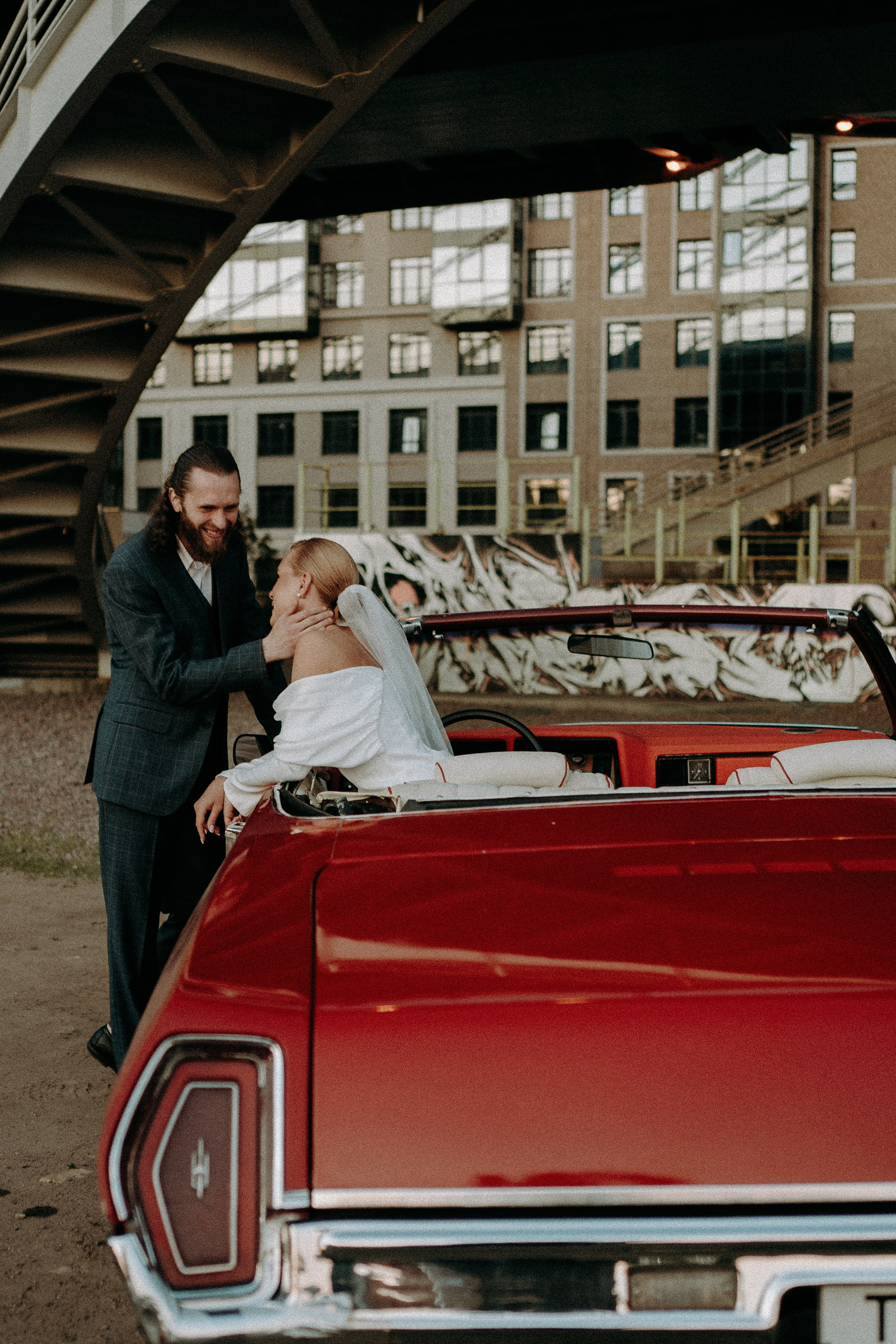 СВАДЕБНАЯ СЬЕМКА ВОЗЛЕ МСОТА БЕТАНКУРА НА КАБРИОЛЕТЕ. Профессиональный фотограф, Санкт-Петербург — Виктория Богомолова