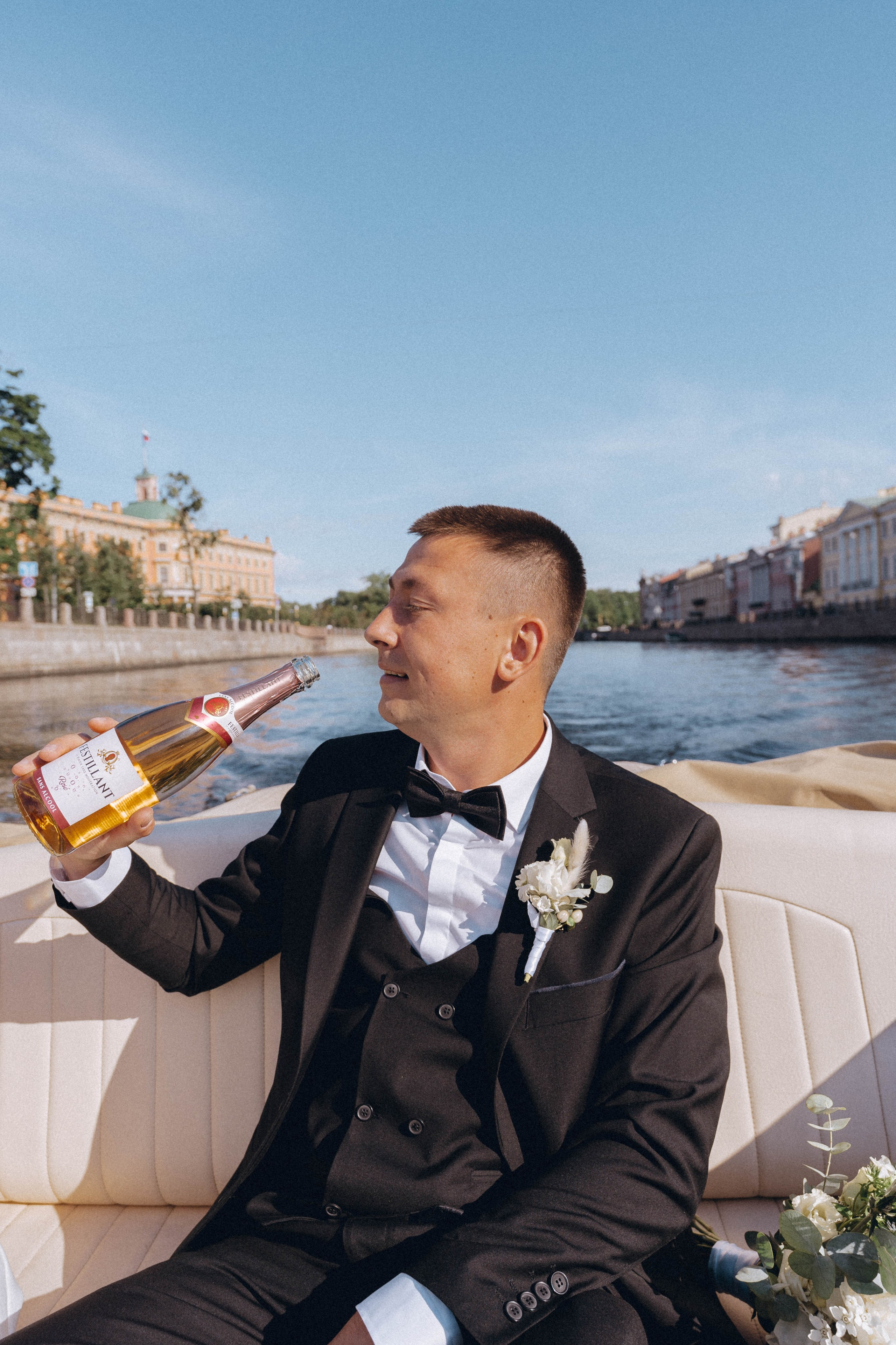 СВАДЕНБНАЯ СЬЕМКА НА КАТЕРЕ ПО КАНАЛАМ САНКТ-ПЕТЕРБУРГА И В АКВАТОРИИ НЕВЫ. Профессиональный фотограф, Санкт-Петербург — Виктория Богомолова