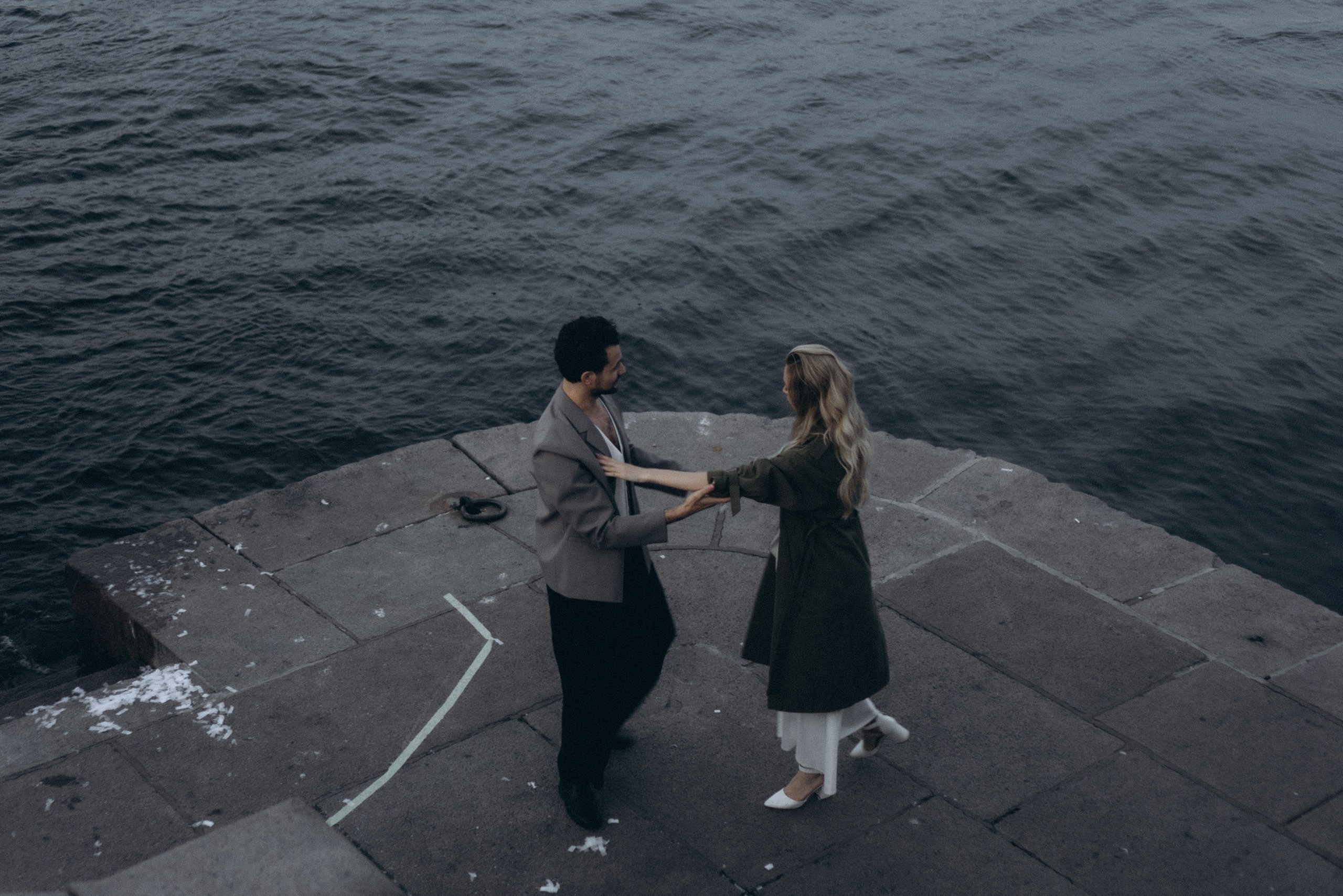 СВАДЕБНАЯ СЬЕМКА ПАРЫ НА РАССВЕТЕ В БЕЛЫЕ НОЧИ И ПРОГУЛКА С РАЗВОДНЫМИ МОСТАМИ И ПИКНИК ВОЗЛЕ ИСАКИЕВСКОГО СОБОРА. Профессиональный фотограф, Санкт-Петербург — Виктория Богомолова