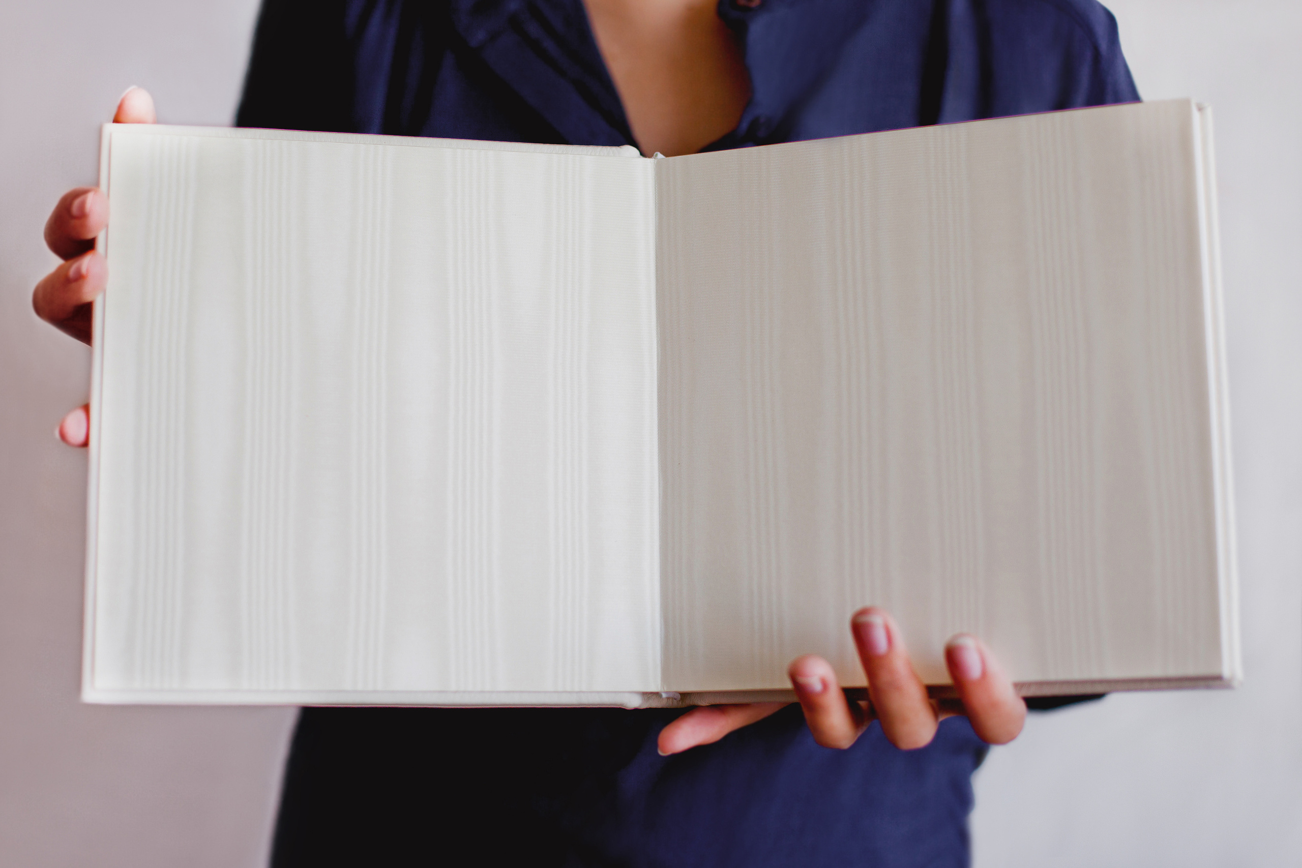 Свадебная фотокнига в обложке из натуральной кожи. Свадебный и семейный фотограф Константин Аксёнов, Москва