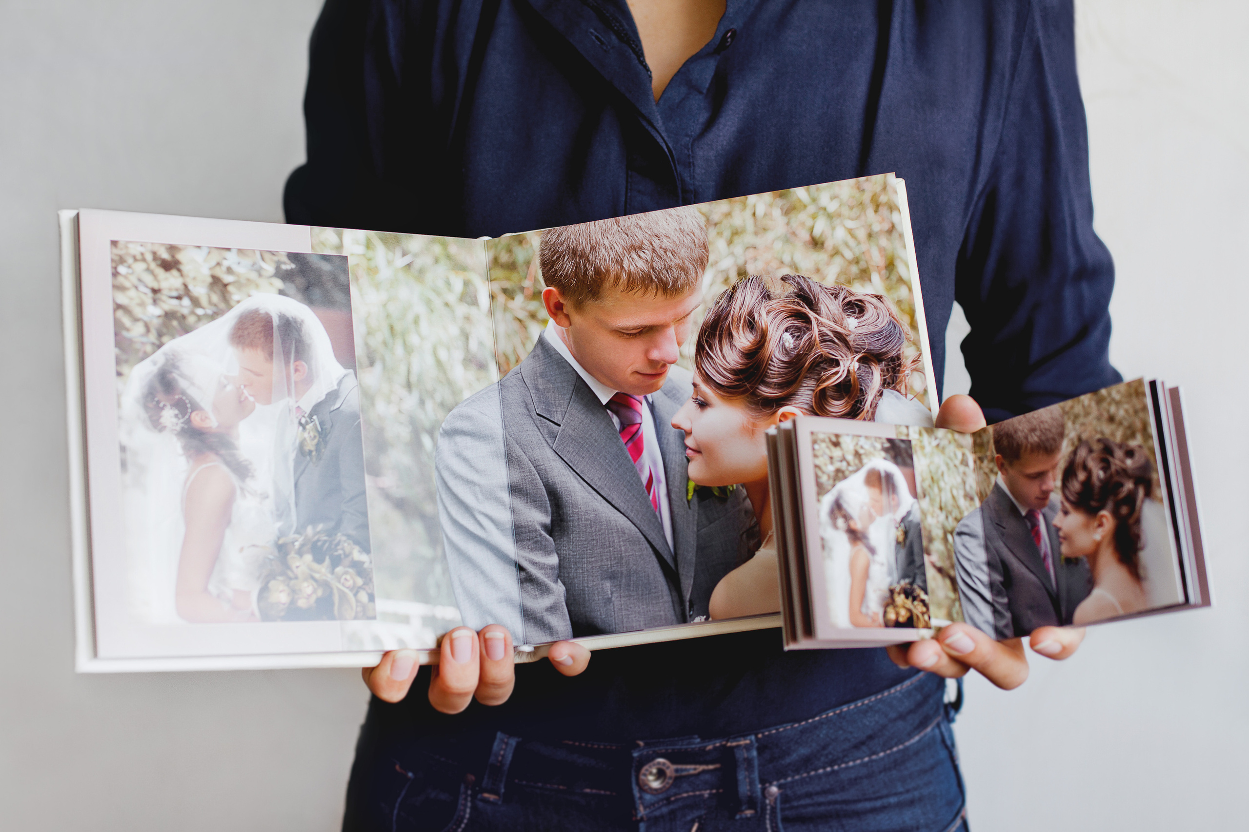 Свадебная фотокнига в обложке из натуральной кожи. Свадебный и семейный фотограф Константин Аксёнов, Москва