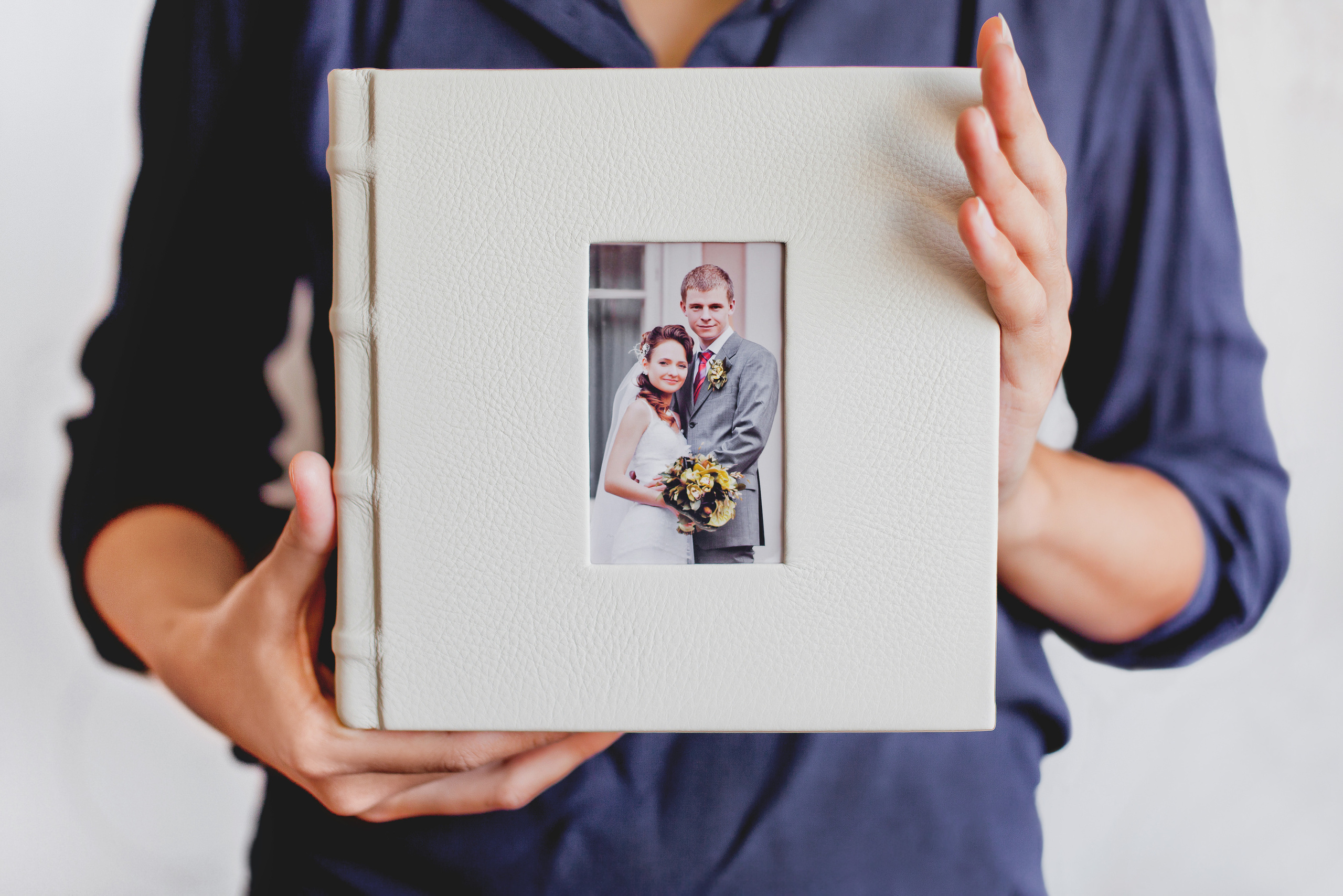 Свадебная фотокнига в обложке из натуральной кожи. Свадебный и семейный фотограф Константин Аксёнов, Москва