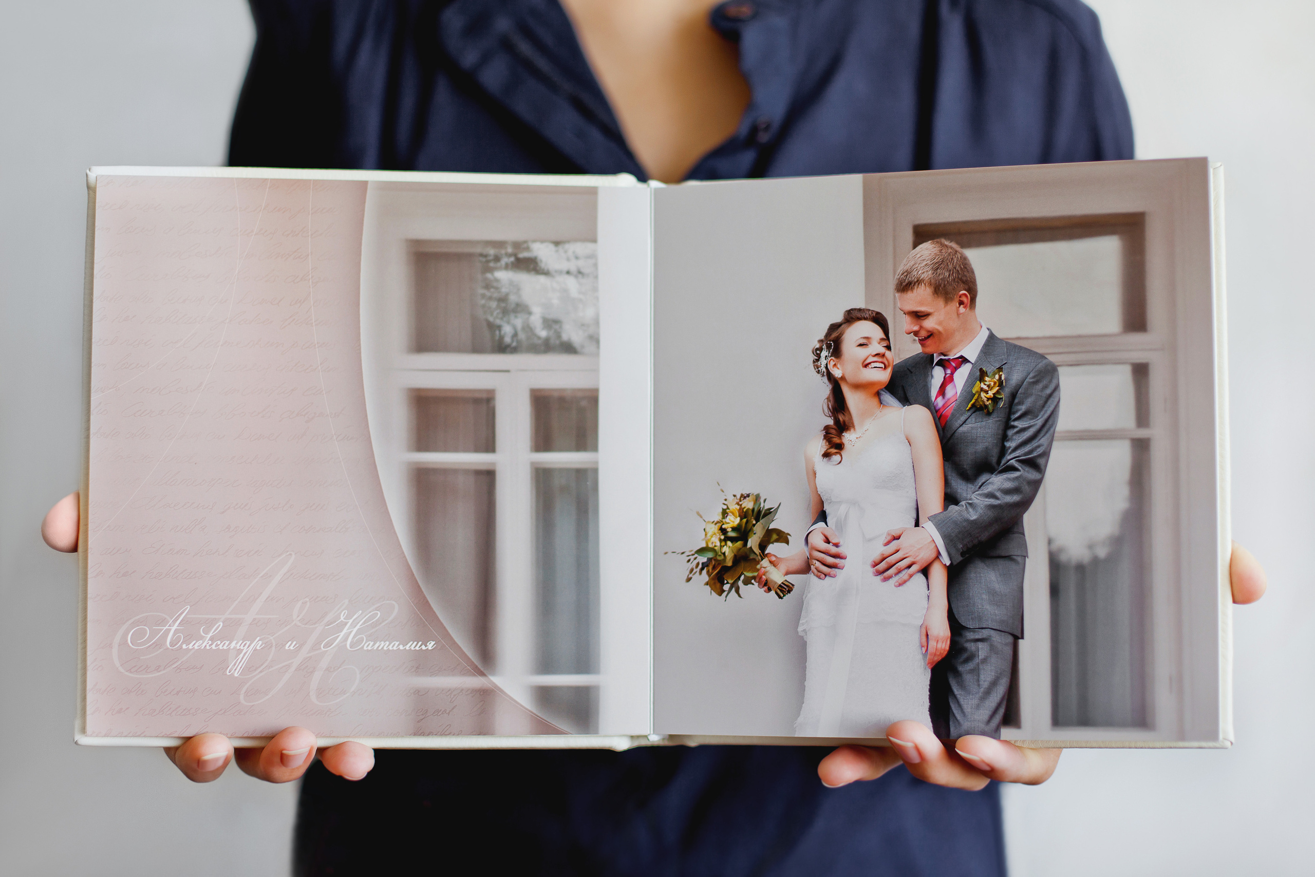 Свадебная фотокнига в обложке из натуральной кожи. Свадебный и семейный фотограф Константин Аксёнов, Москва