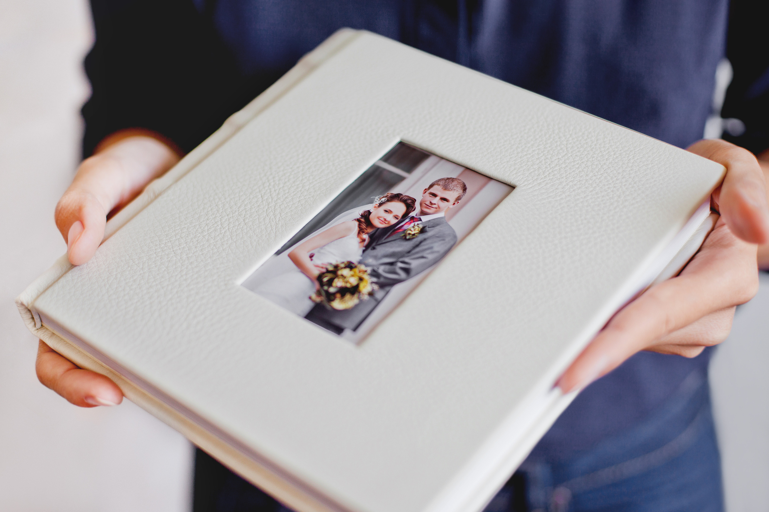 Свадебная фотокнига в обложке из натуральной кожи. Свадебный и семейный фотограф Константин Аксёнов, Москва