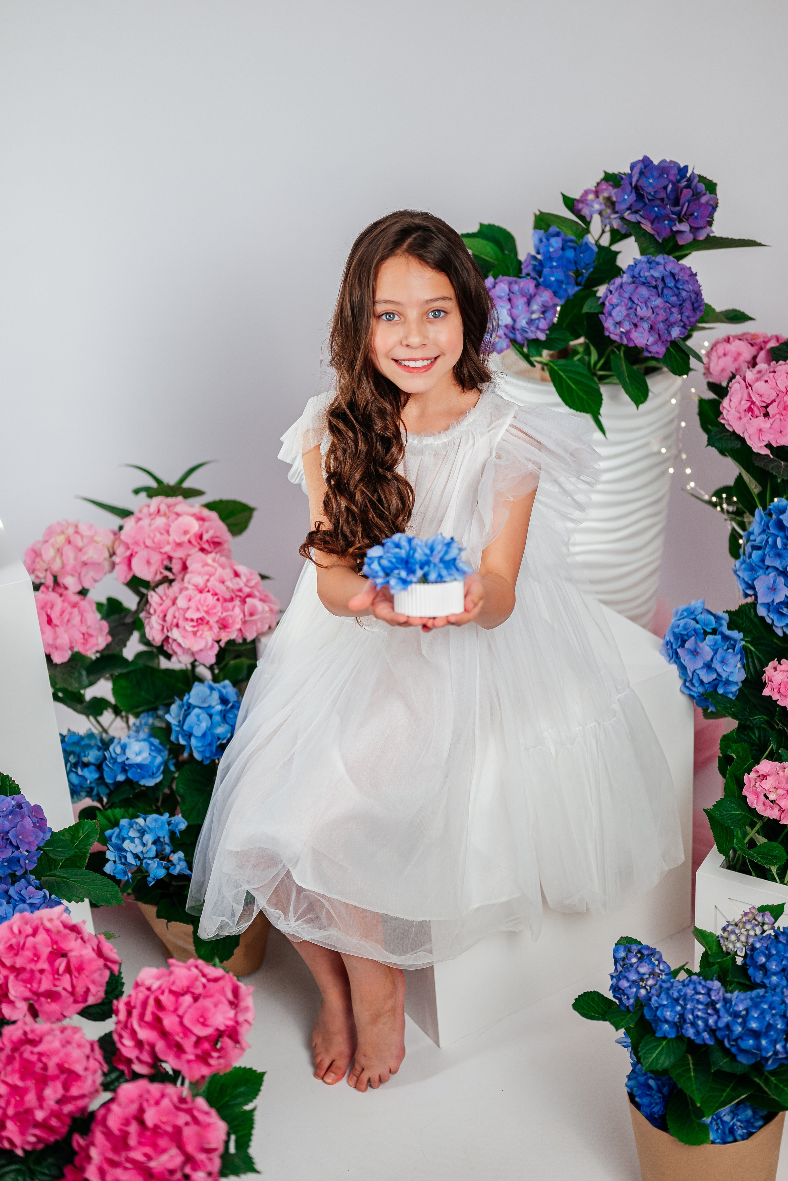 Вероника и гортензии. Семейный фотограф в Краснодаре