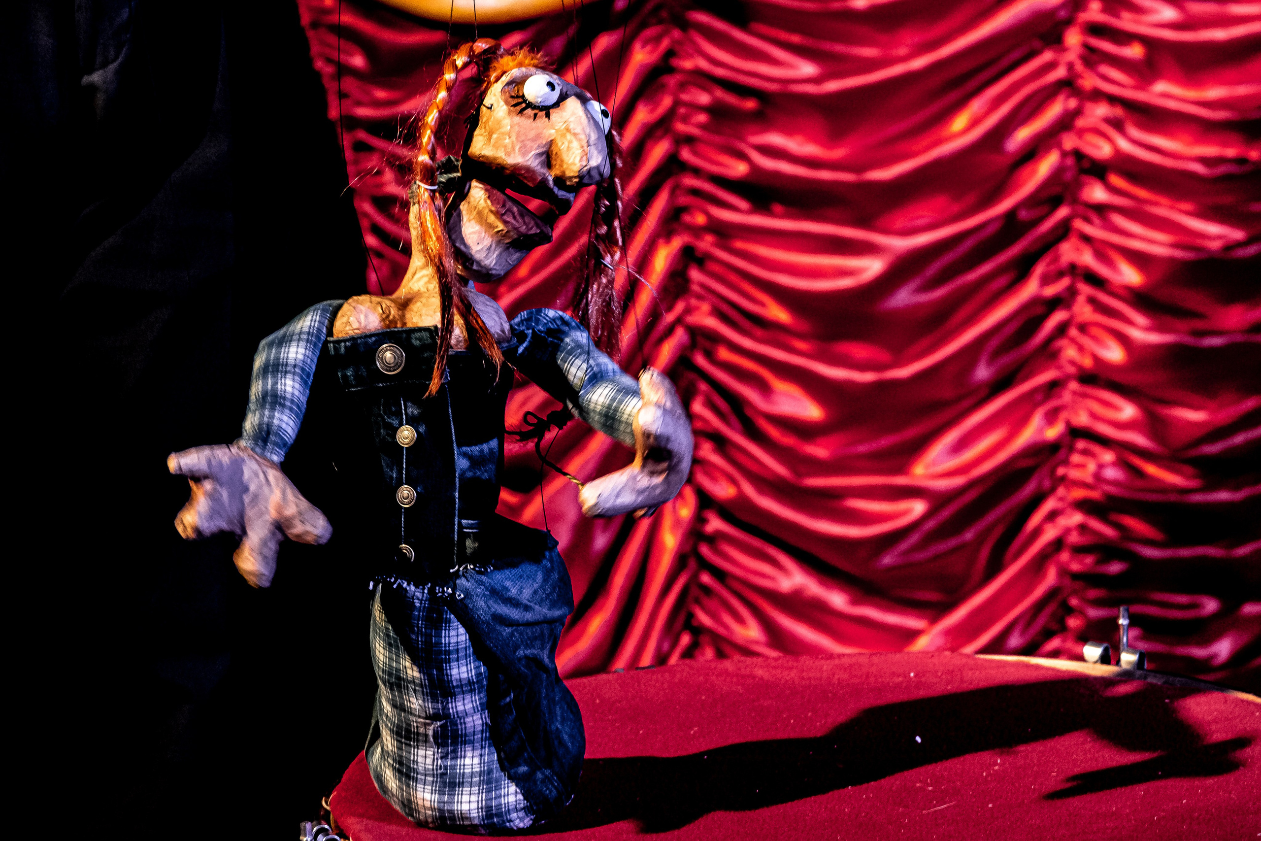 Цирк из Саквояжа спектакль театра САКВОЯЖ. Фотограф в Сочи Юрий Шептаев