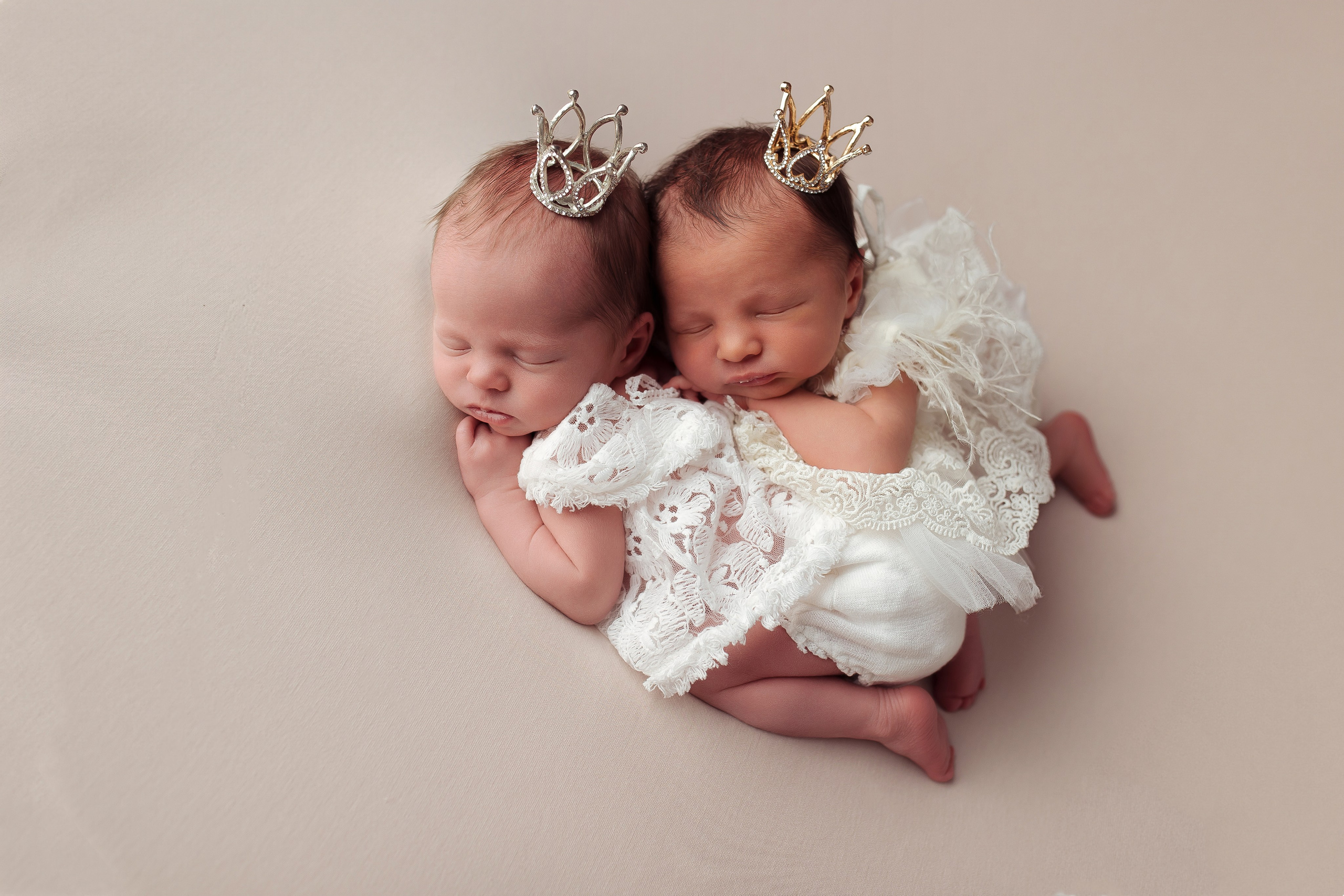 Новорожденные. Детский фотограф новорожденных Москва. годики под ключ. своя студия