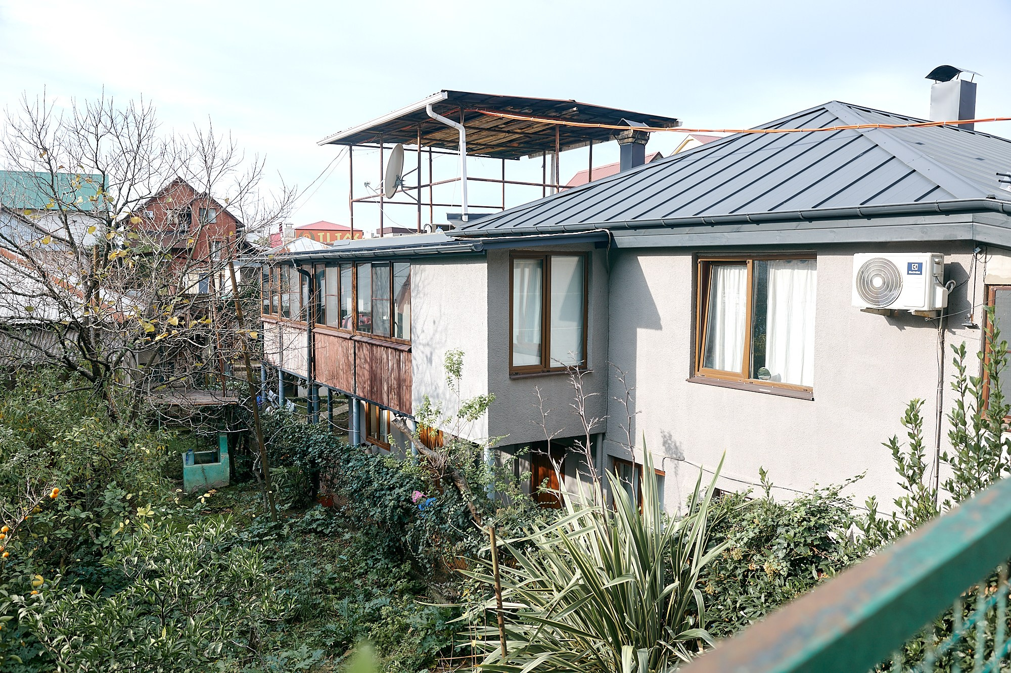 Гагра, Абхазия. Декабрь 2024. Фотографии отовсюду и обо всем