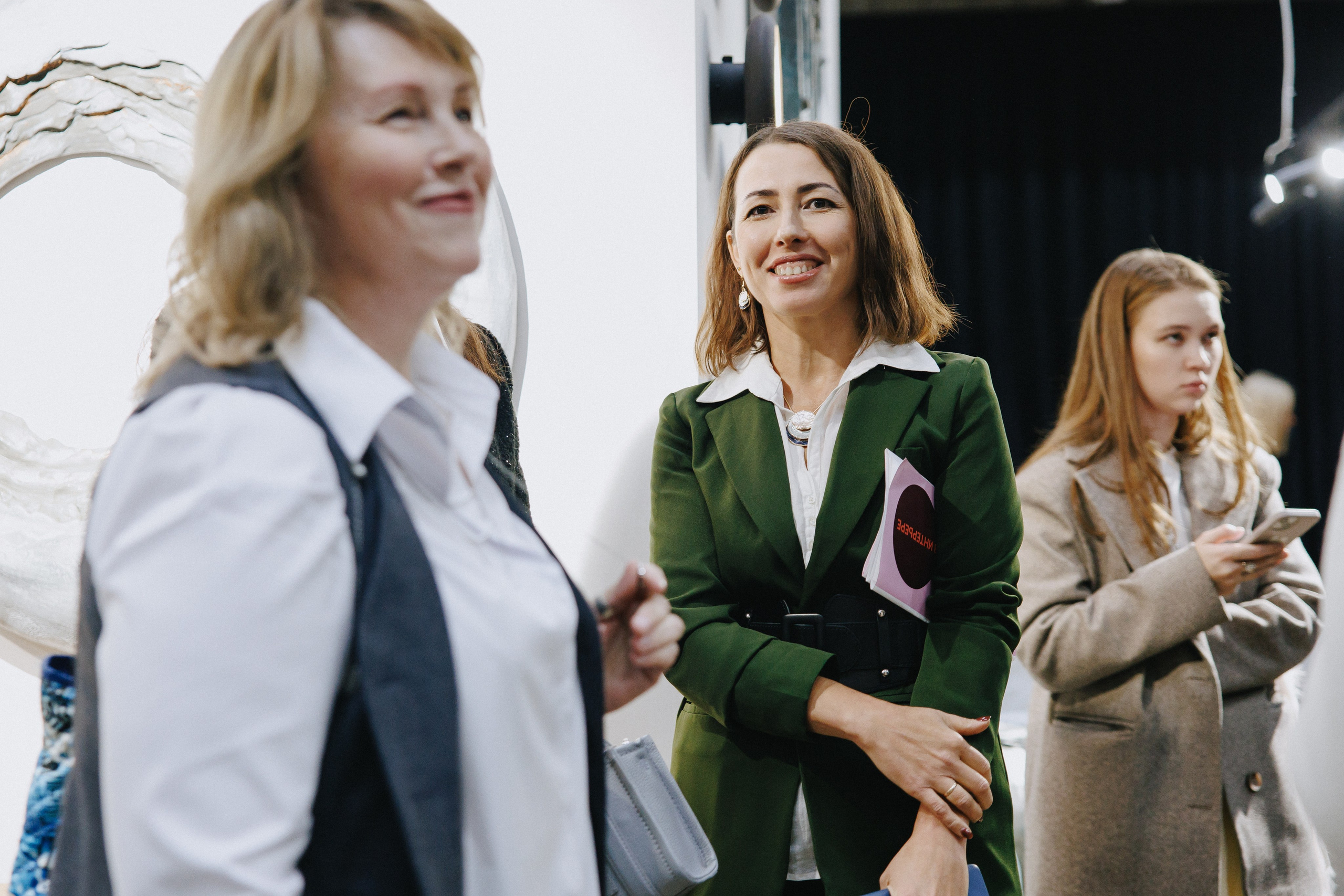 Выставка СТО ВЕЩЕЙ В ИНТЕРЬЕРЕ. Фотограф Иркутск Антипин Сергей