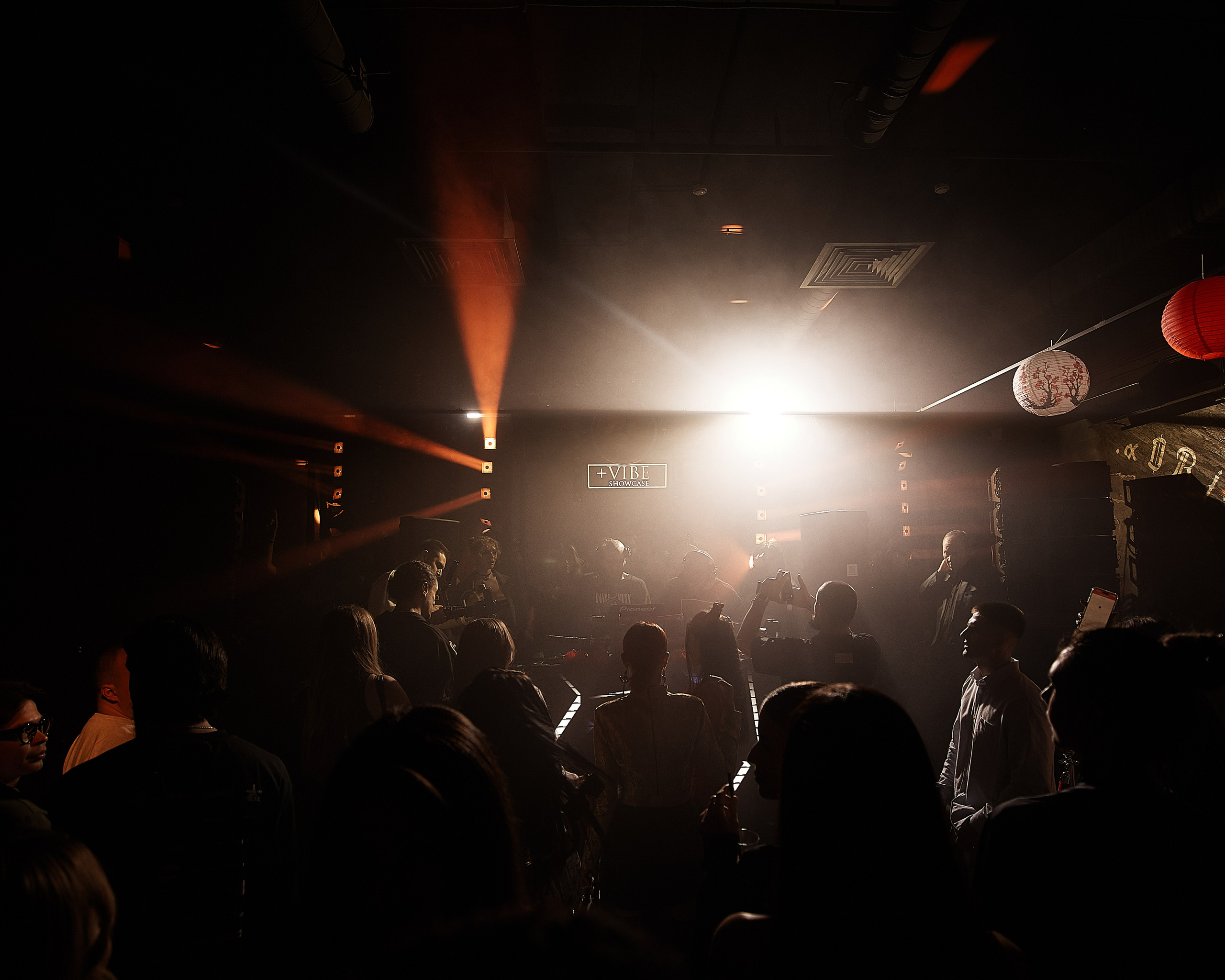 PLUS VIBE Party. Репортажный фотограф в Москве Дмитрий Масленников