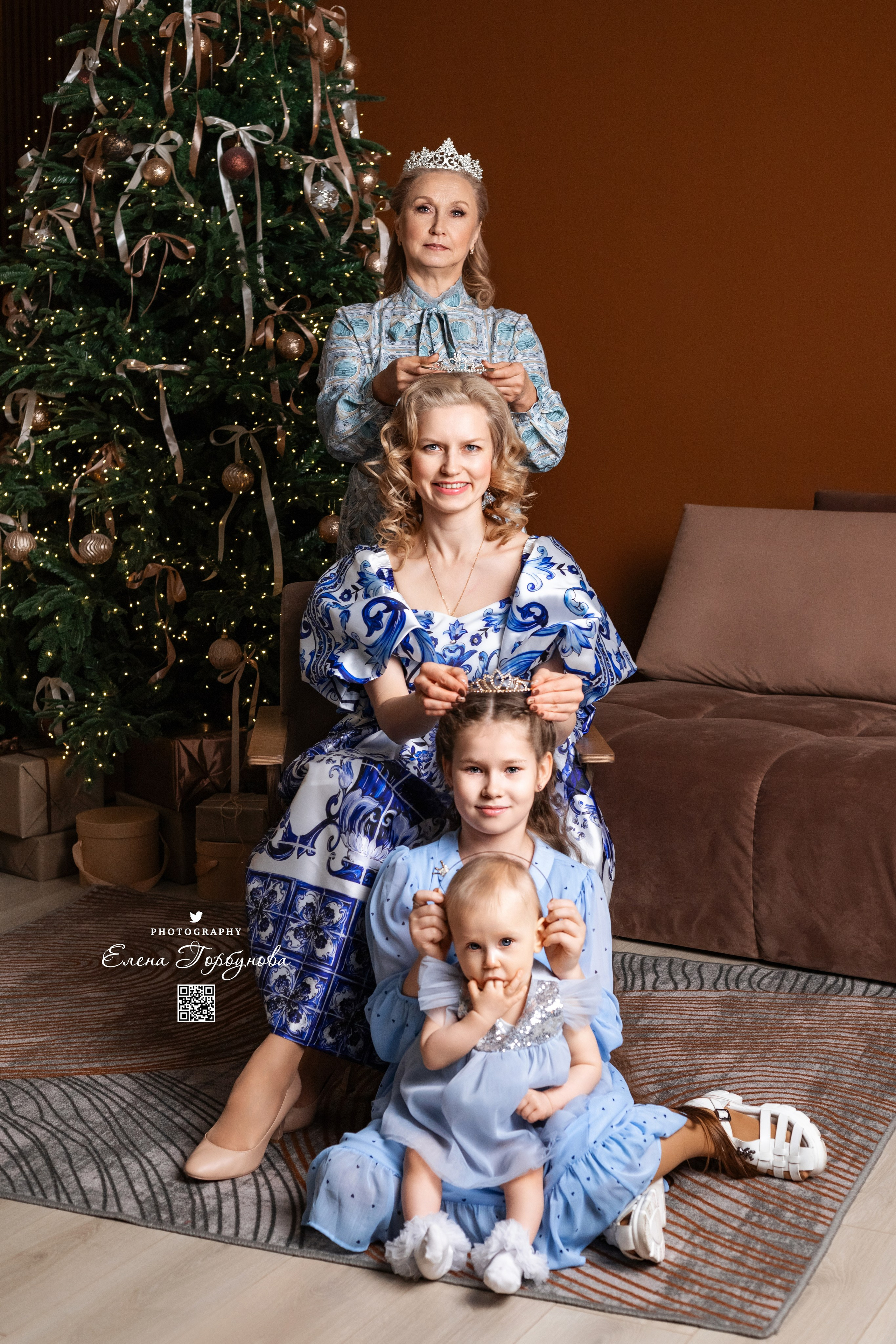 Семья Светланы. Студия Prestig Декабрь 2024. Фотограф Пермь. Свадьбы. Семья и дети, школа, д. сад. Фотокниги