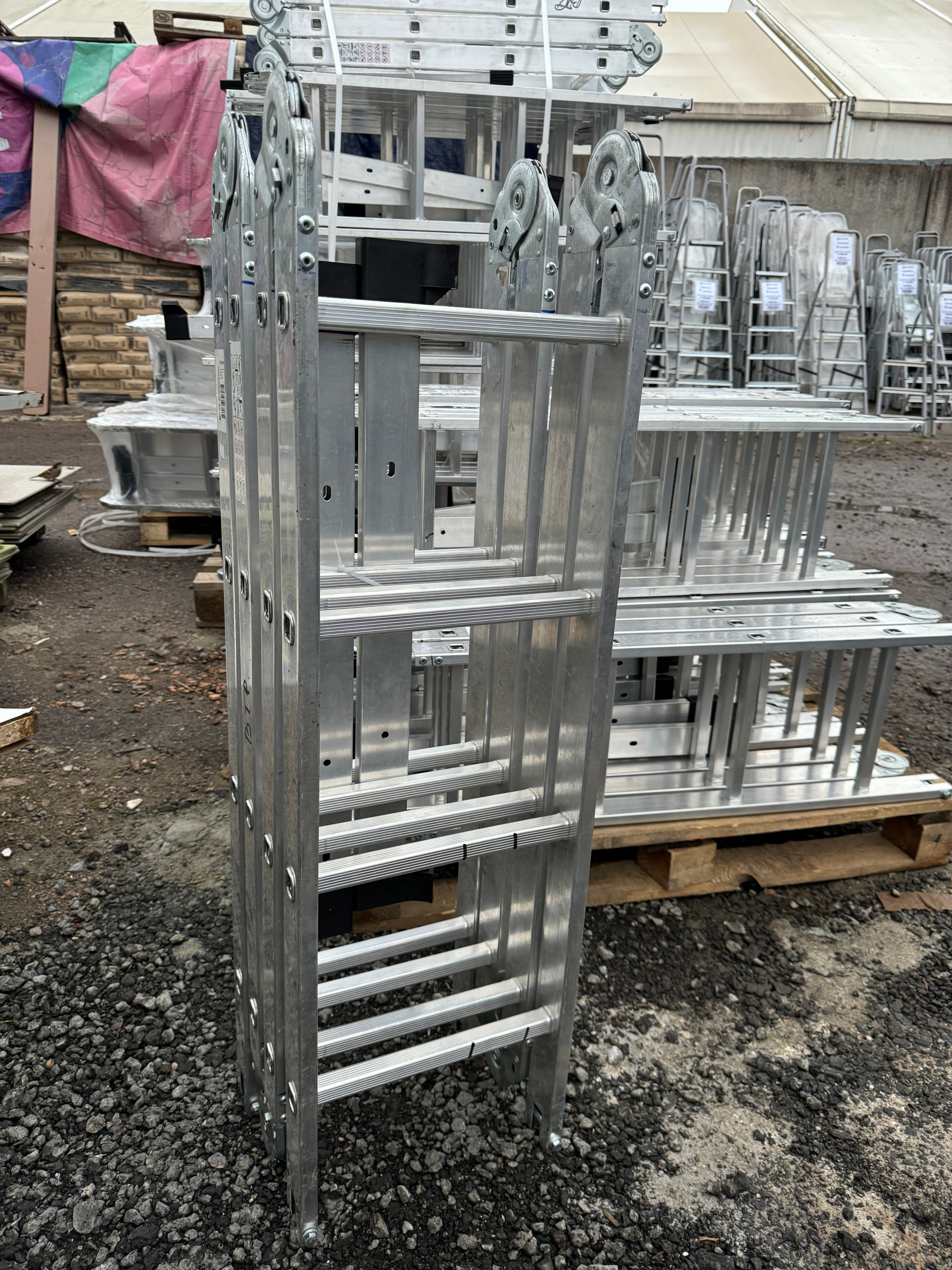 Лестницы и стремянки. Строительный магазин низких цен Экономкин