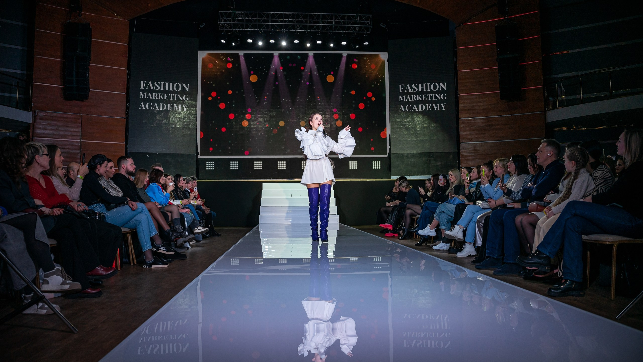 Модельный показ. Контент-фотограф в Москве Тима Забабурин