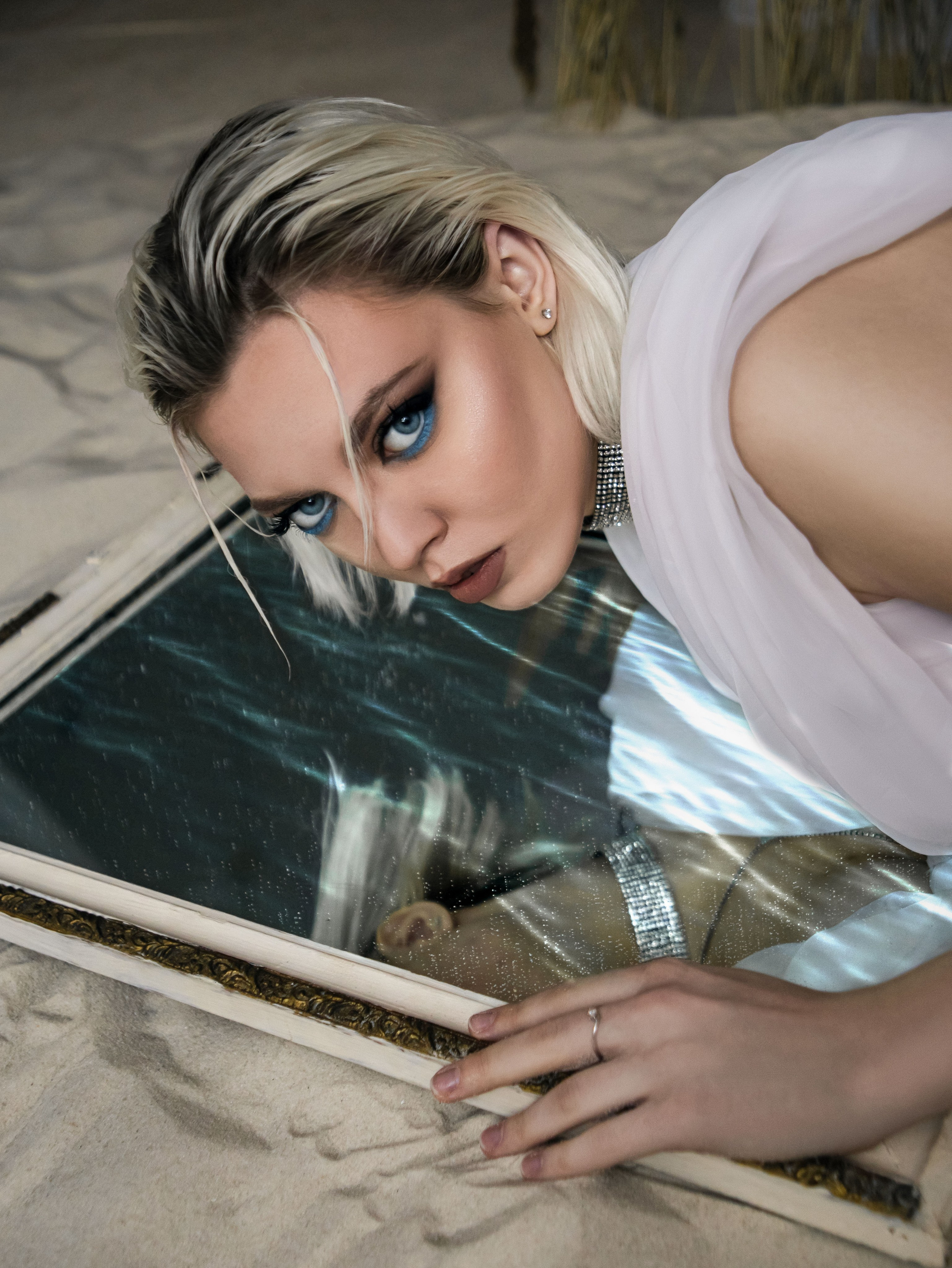 В зазеркалье