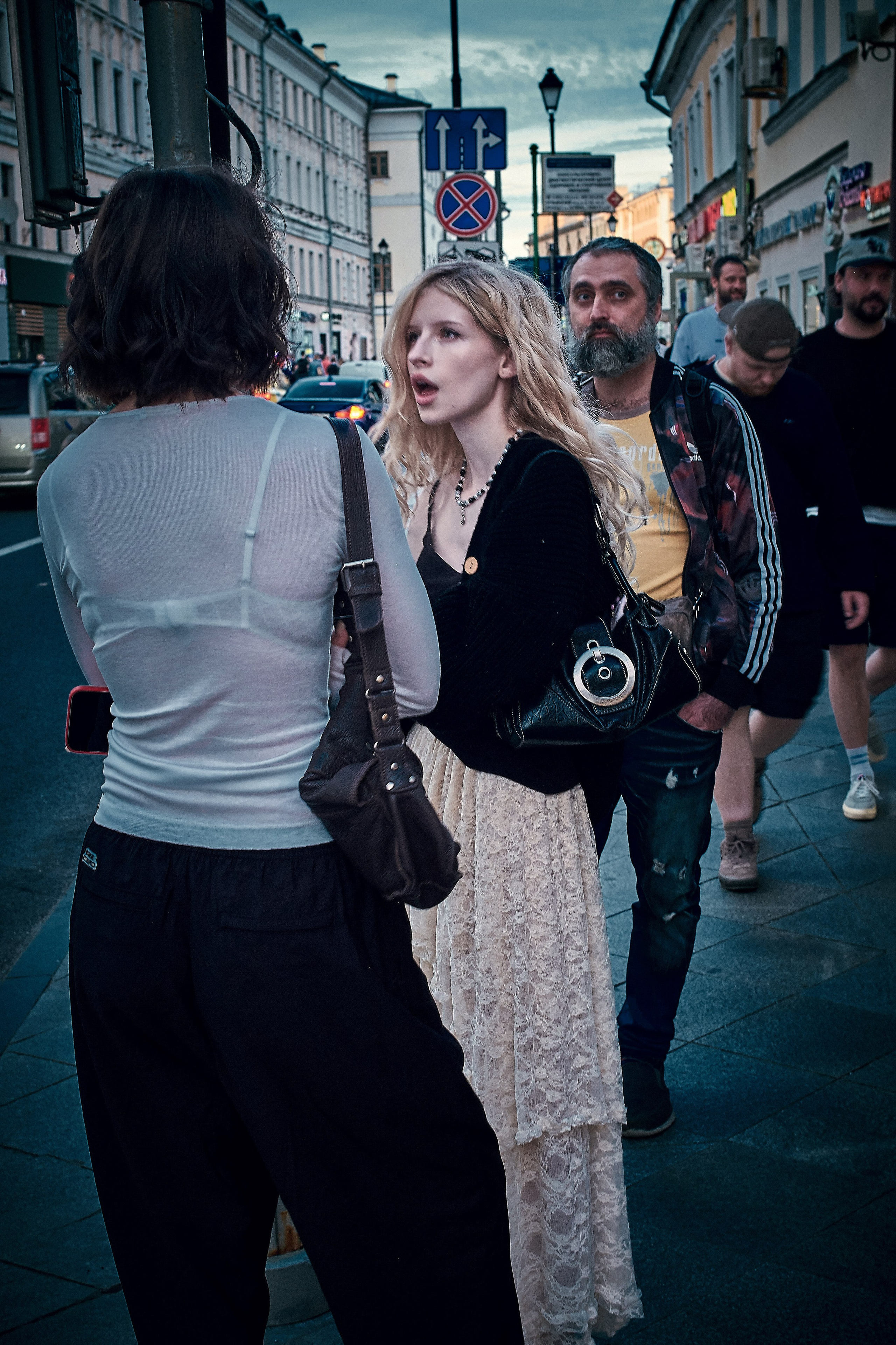 Женский портрет "Новости города из первых рук"  - фотограф Виталий Дени