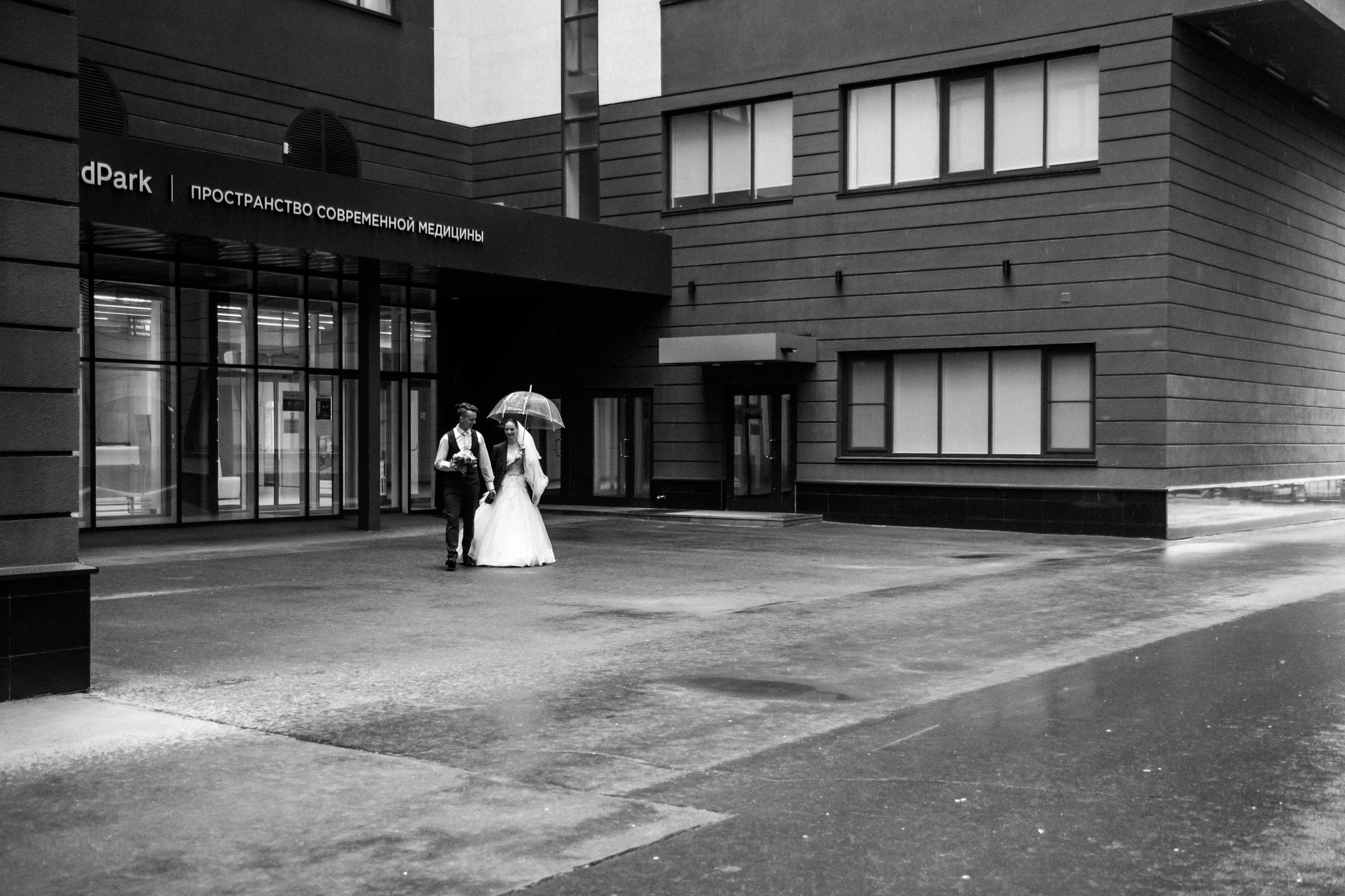 Погода была ужасная, а трамвайчик красным. Свадебный и репортажный фотограф в Новосибирске Матлак Дарья