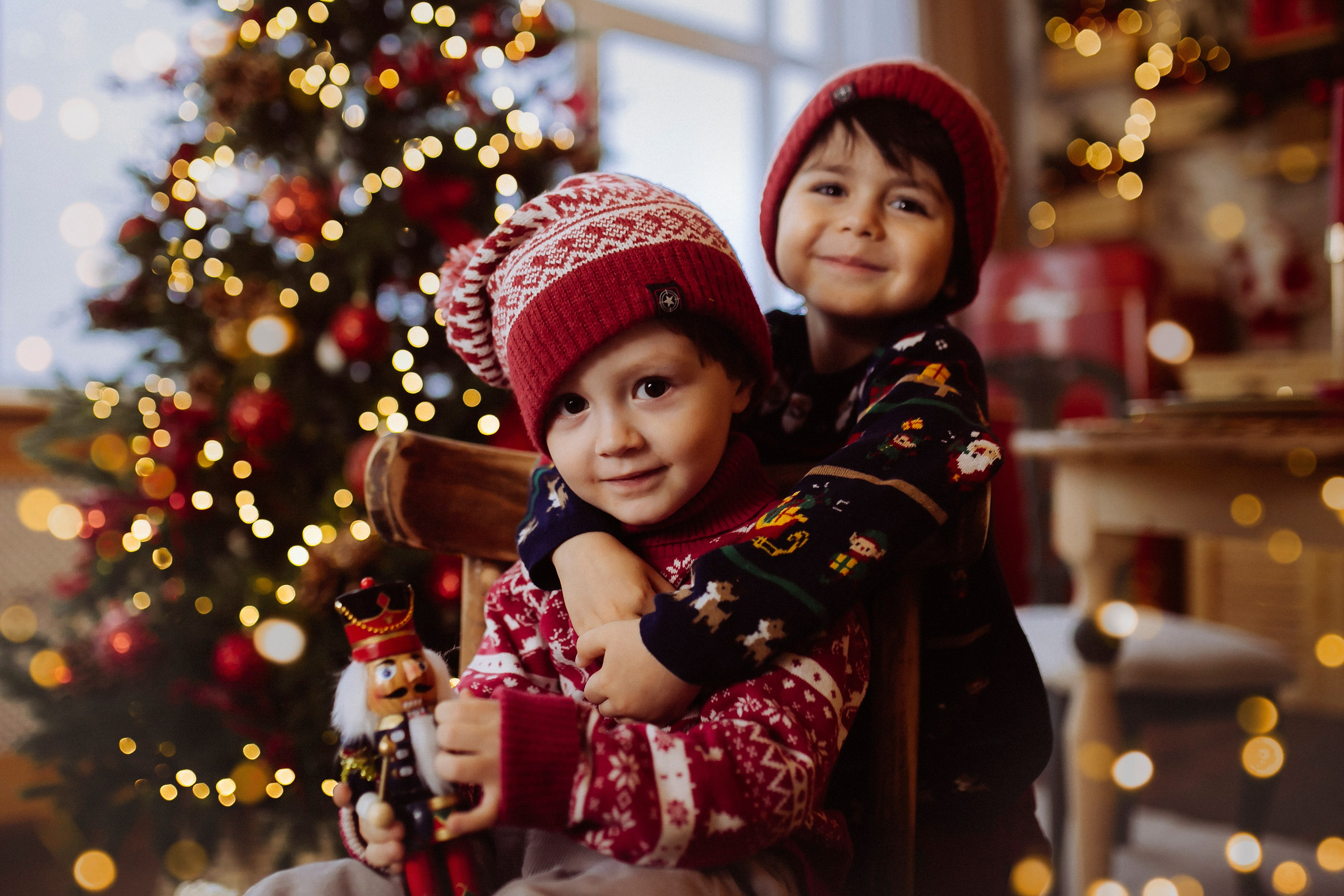 Никита с братишкой и щелкунчиком. Семейный и детский фотограф в Ижевске Анастасия Камариттинова