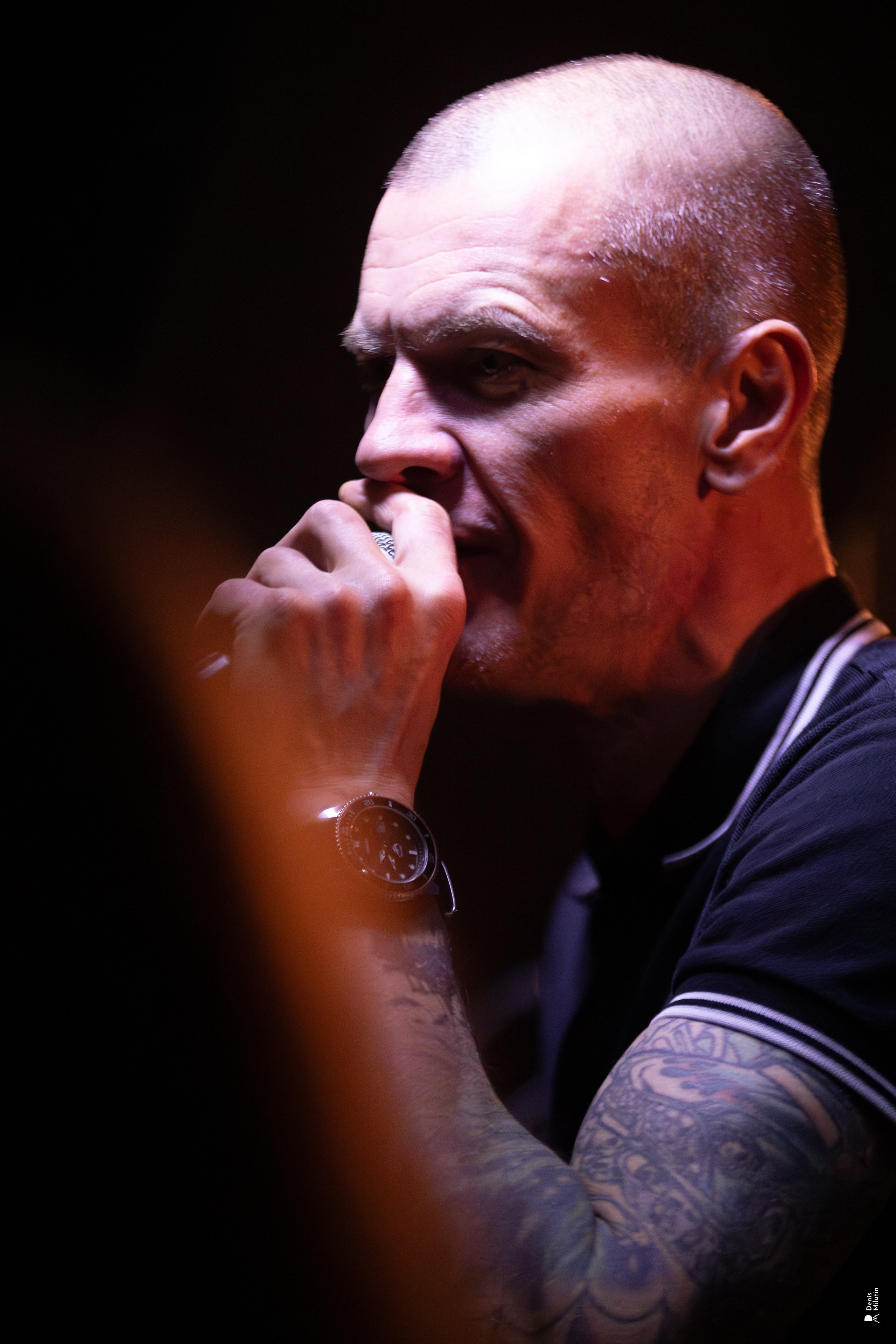 Рядом Ассенизаторы. Портретный фотограф Денис Милютин