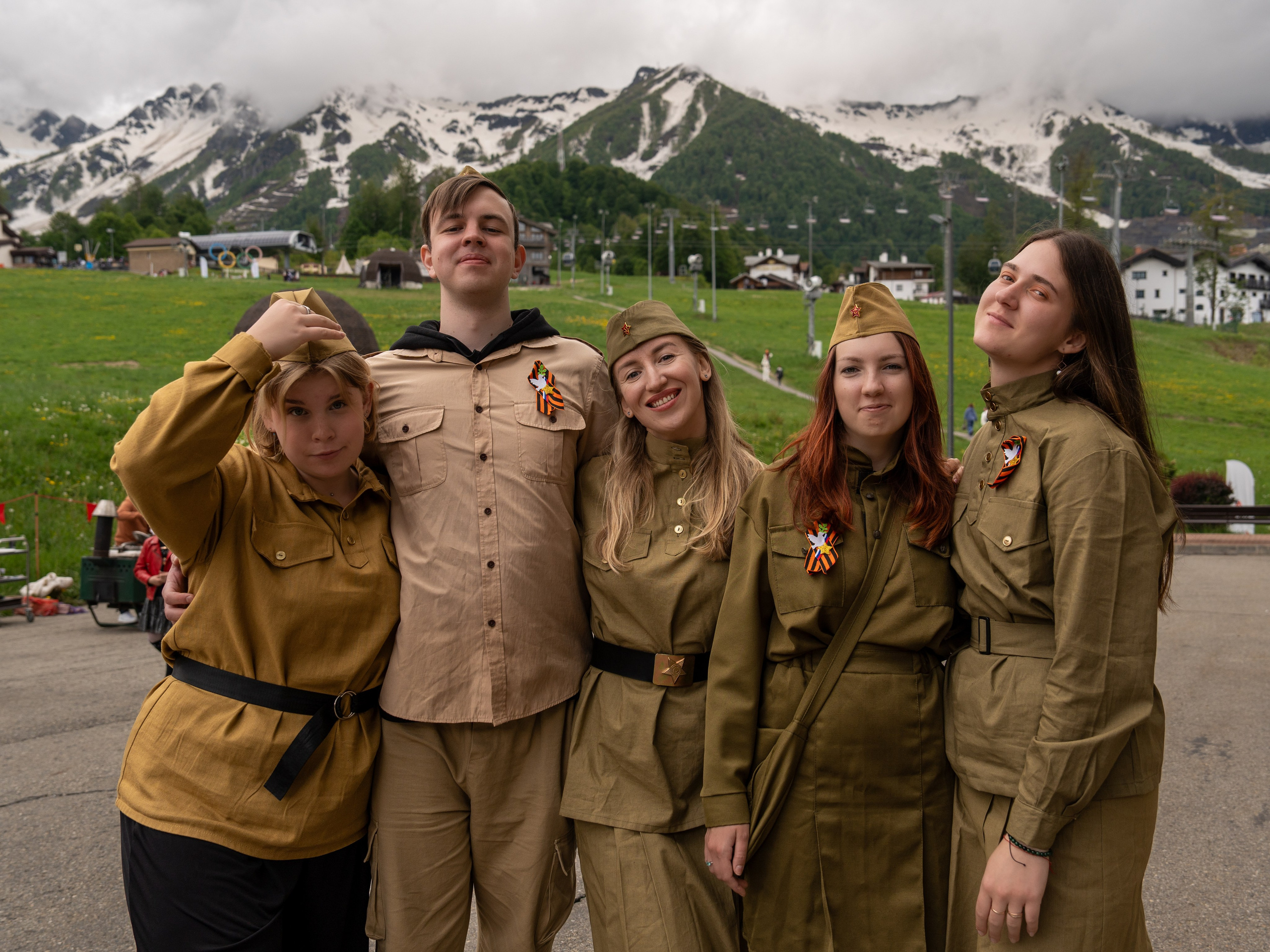 Шествие бессмертного полка 9 мая 2024 Rosa Springs. Репортажный фотограф в Красной Поляне и Сочи Павлюченко Екатерина