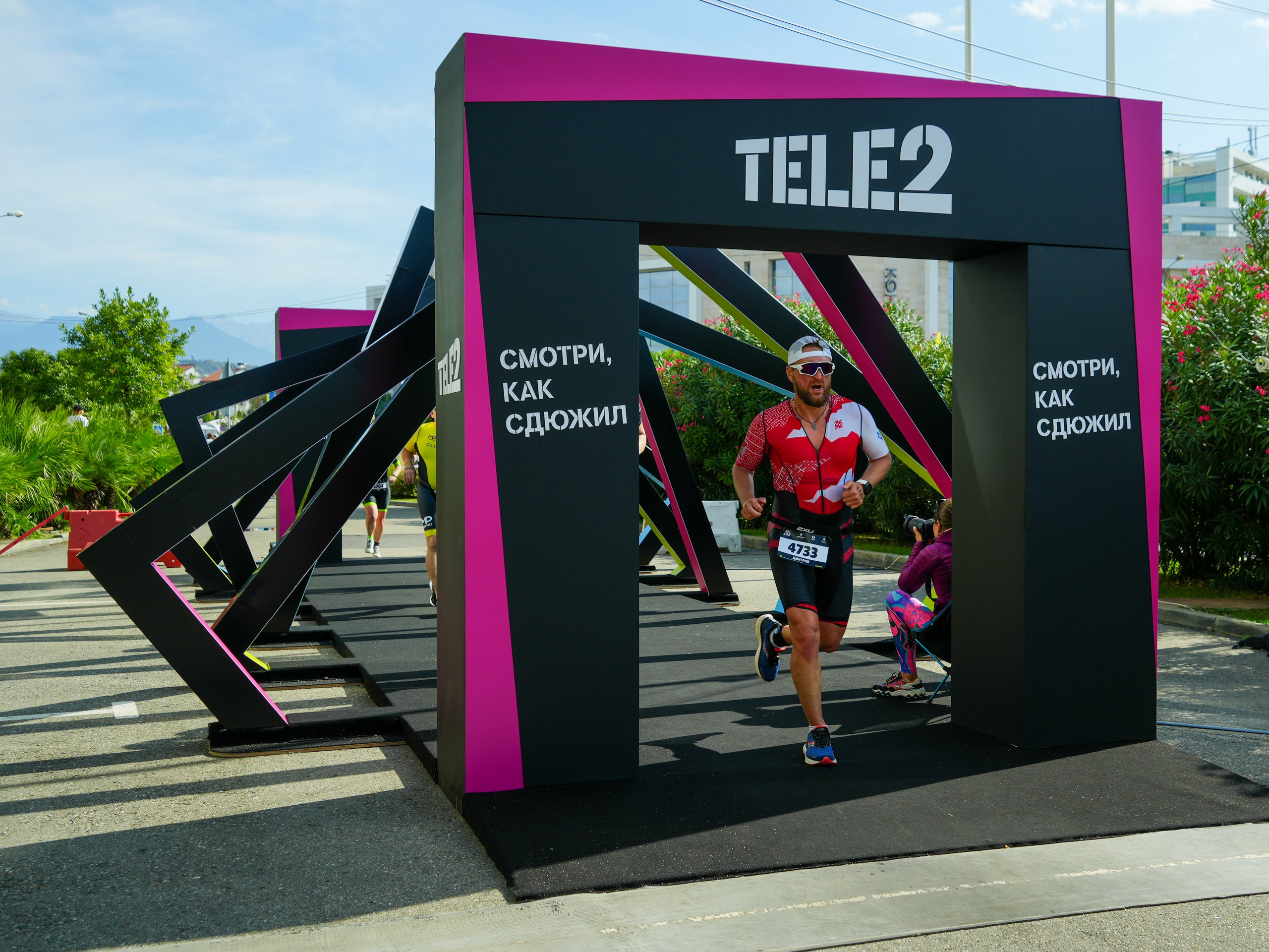 Фотоотчет партнерской интеграции для компании TELE2 на фестивале Ironstar. Репортажный фотограф в Красной Поляне и Сочи Павлюченко Екатерина