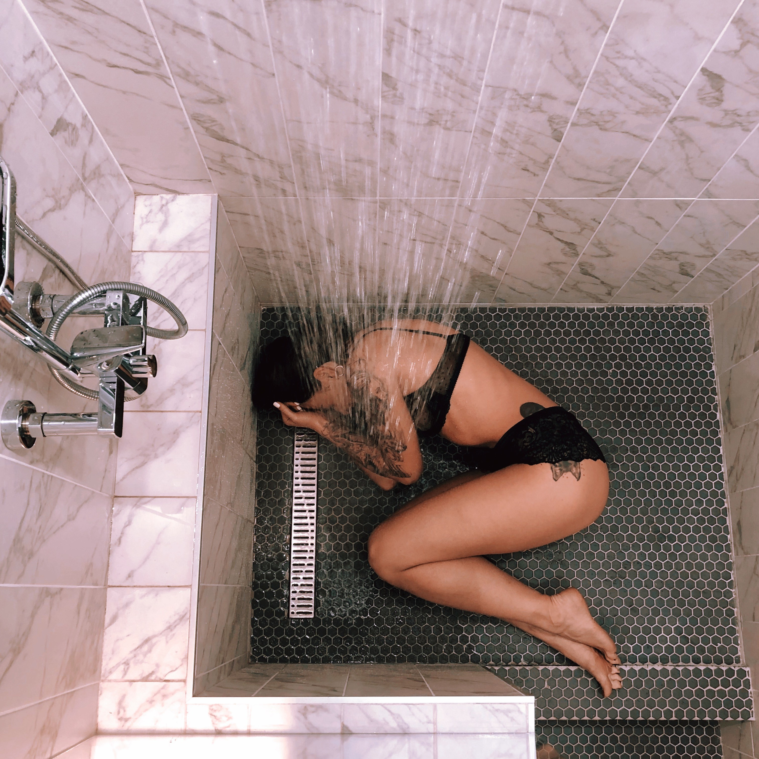 Современная концептуальная фотография о теле, уязвимости и идентичности. Визуальная практика на стиле честности, пост-иронии и искусства.Рекламная фотография, Концептуальная фотография, Современный художник, Психология, Коммерческий фотограф, Репортажный фотограф, Стрит фотография, Арт, Сюрреализм, Мобильная фотография, Снято на айфон, Дима Бурза