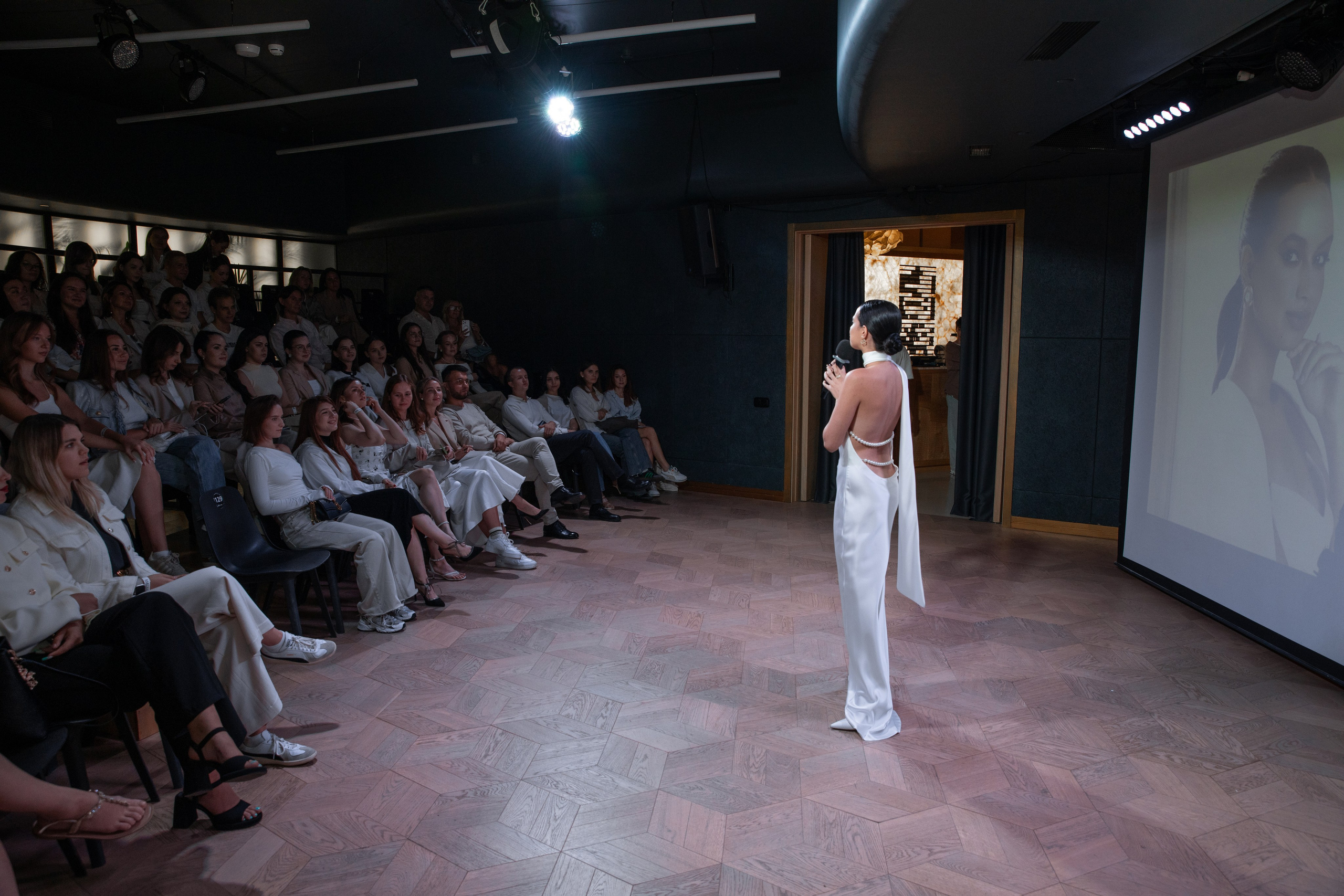 Полина Маришова | Оффлайн Тренинг по речи и голосу. Фотограф брендов и бизнеса в Москве Алексей Сентюрин