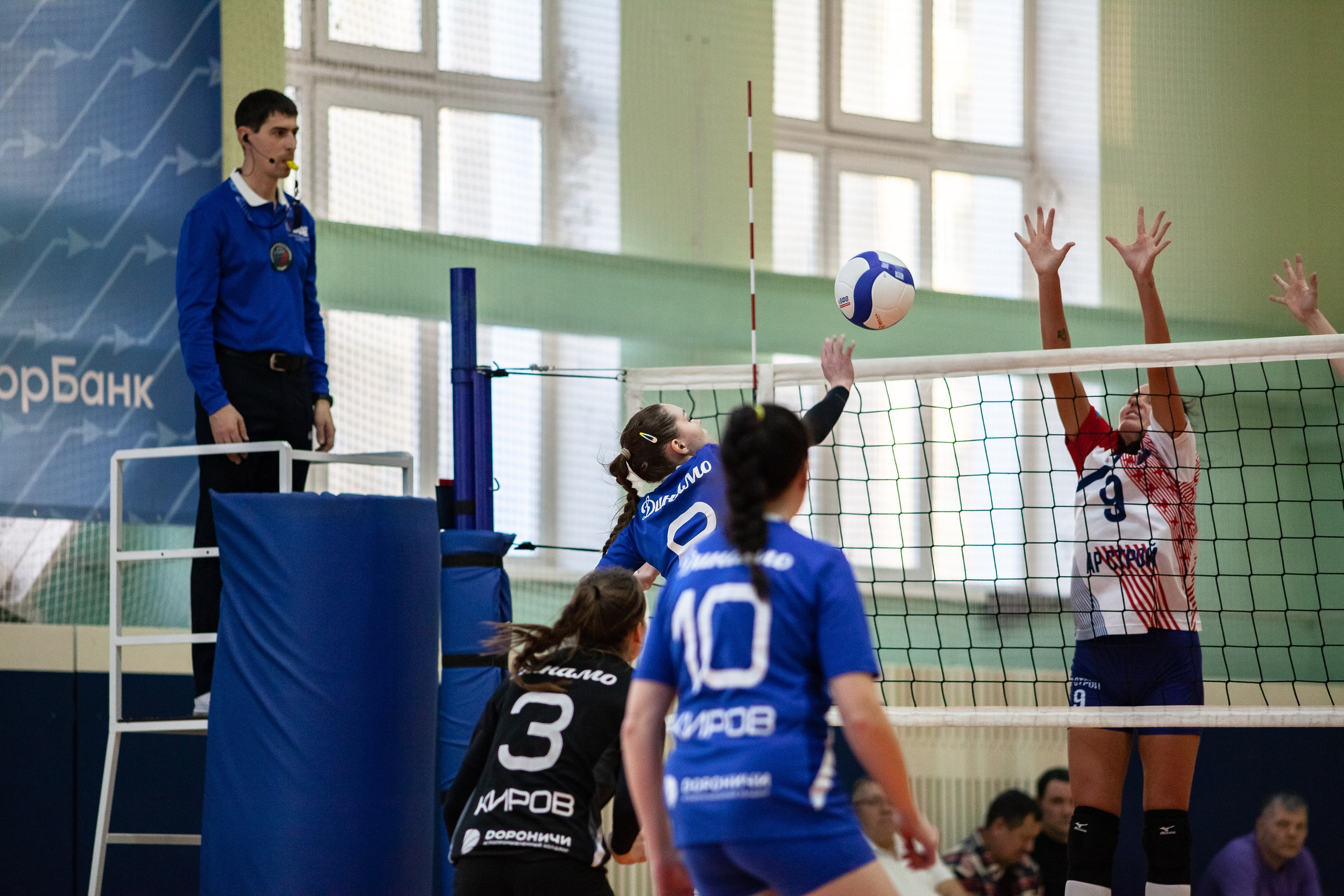 Искра (Самара) — Динамо (Киров). Фотография