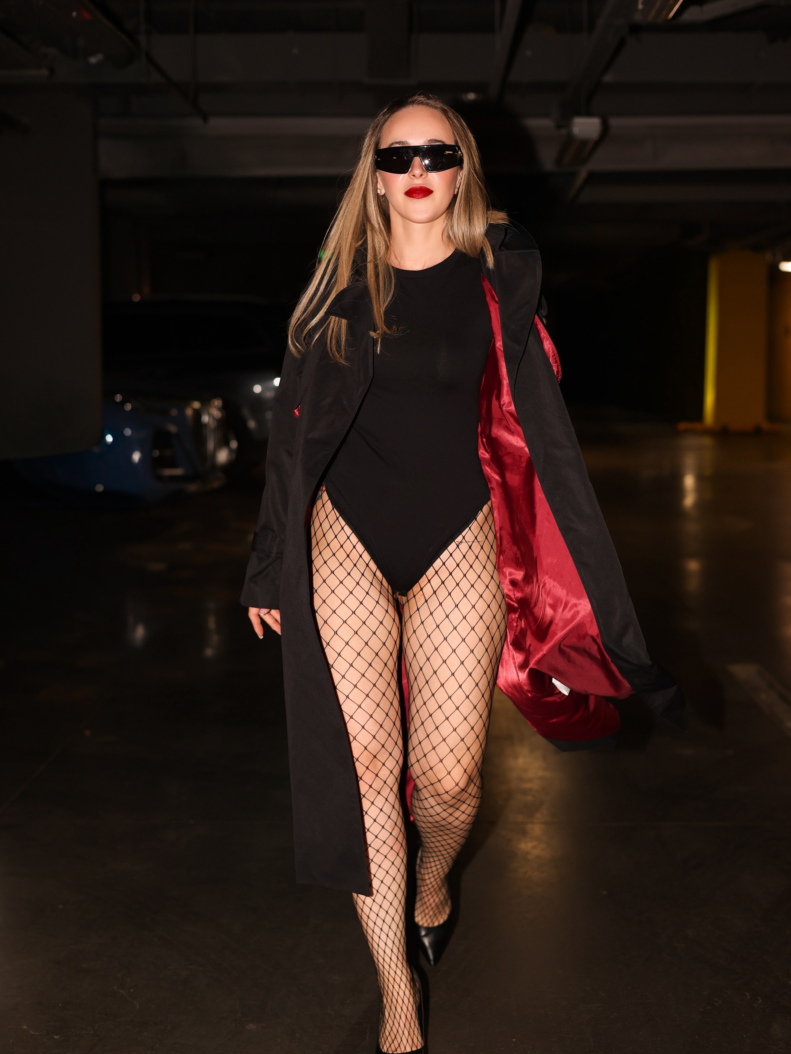 Майя на парковке. Фотограф ANNA GEREIHAN