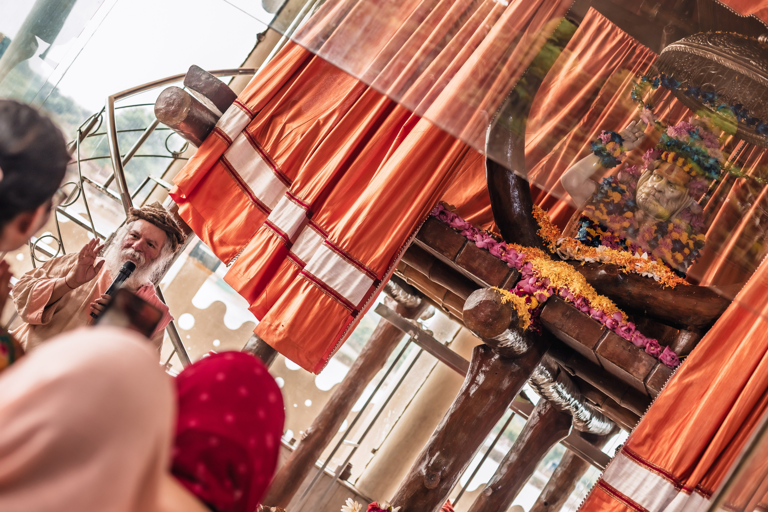 Abhisheka Devraha Baba on Sri Devdas ji maharaj bd. Mariam Bagdasaryan