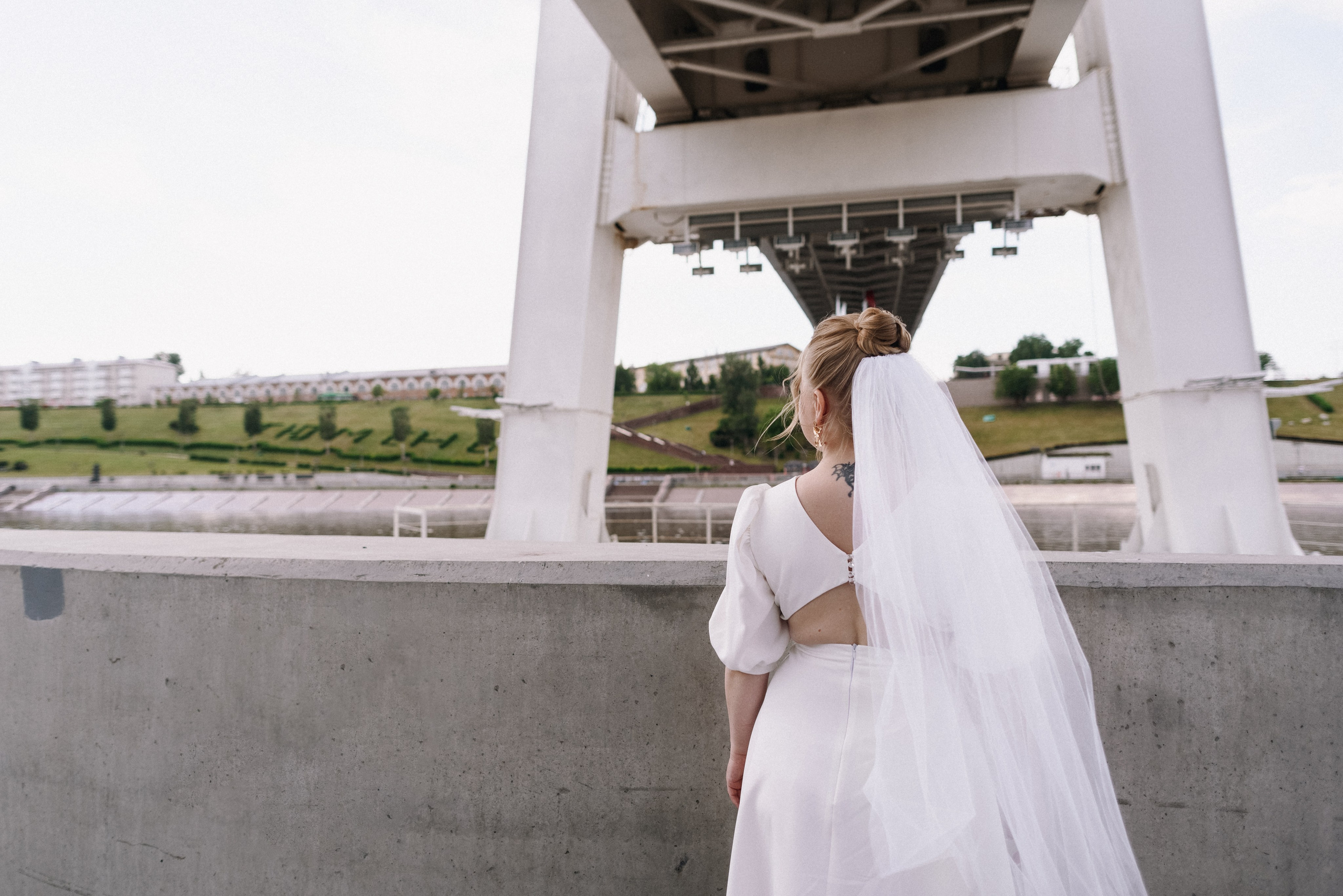 Свадебная фотосессия тюмень мост влюбленных. Фотограф Дарья Мустафина, Тюмень