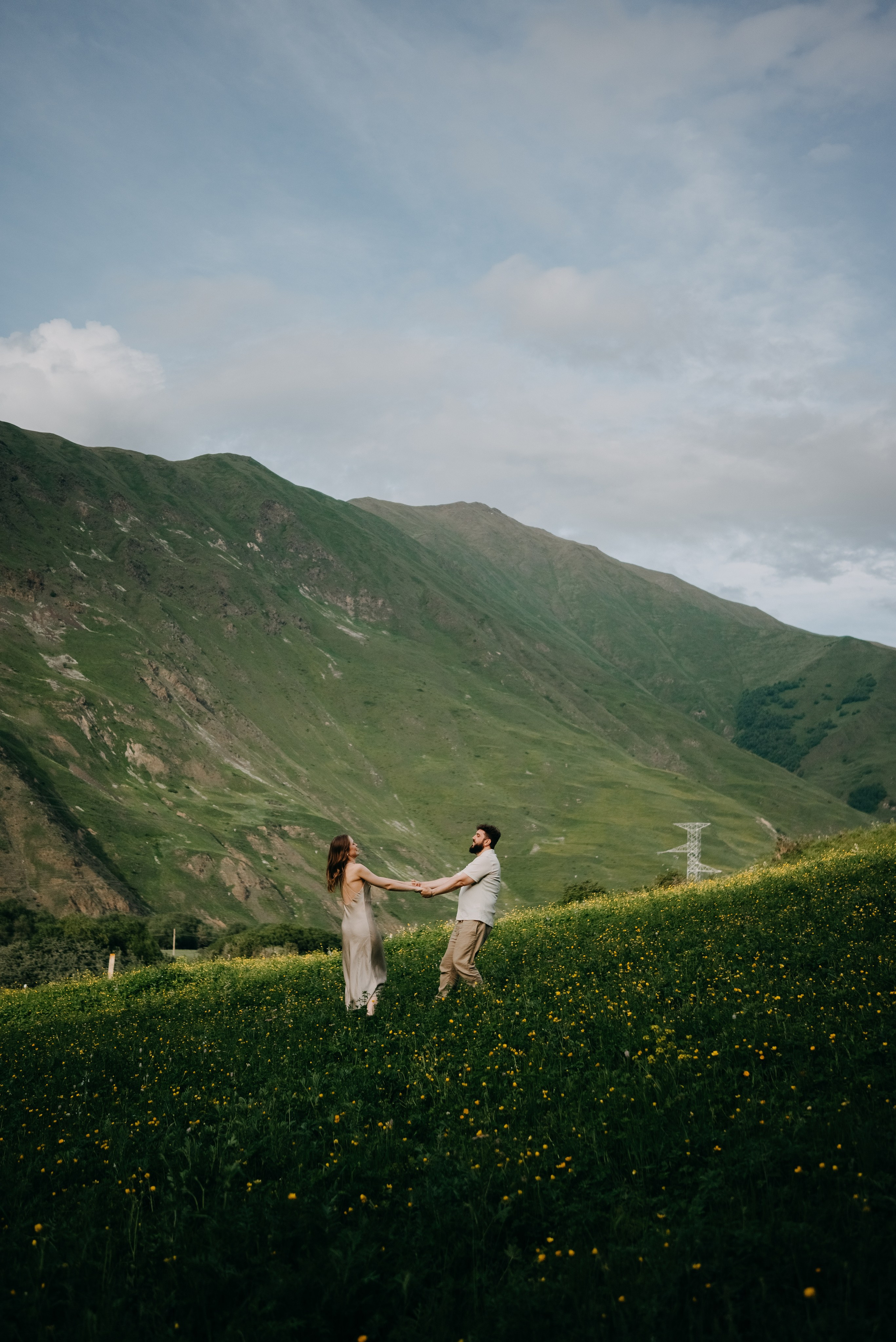 Парная серия в горах Казбеги. Портретный и свадебный фотограф в Тбилиси • xeniqo