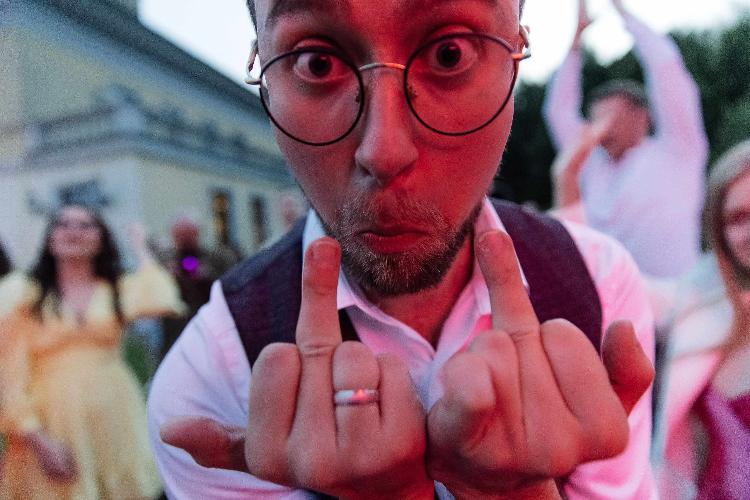 HOLDING_OUT_OF_THE_HERO. Wedding photographer in Europe