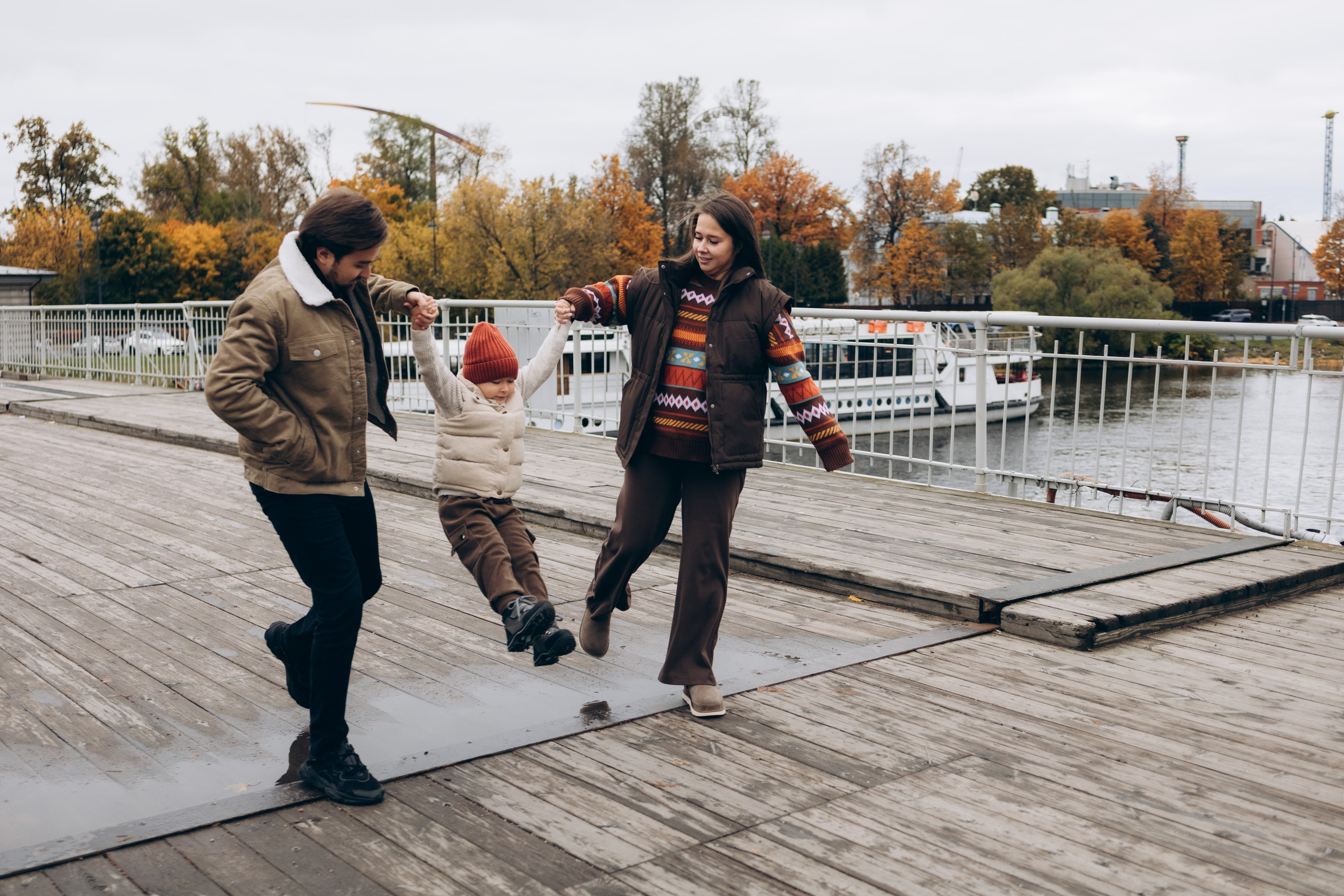 Осенняя семейная фотосессия в парке ЦПКиО им. Кирова на Елагином острове. Семейный и детский фотограф в Санкт-Петербурге Павлова Елена