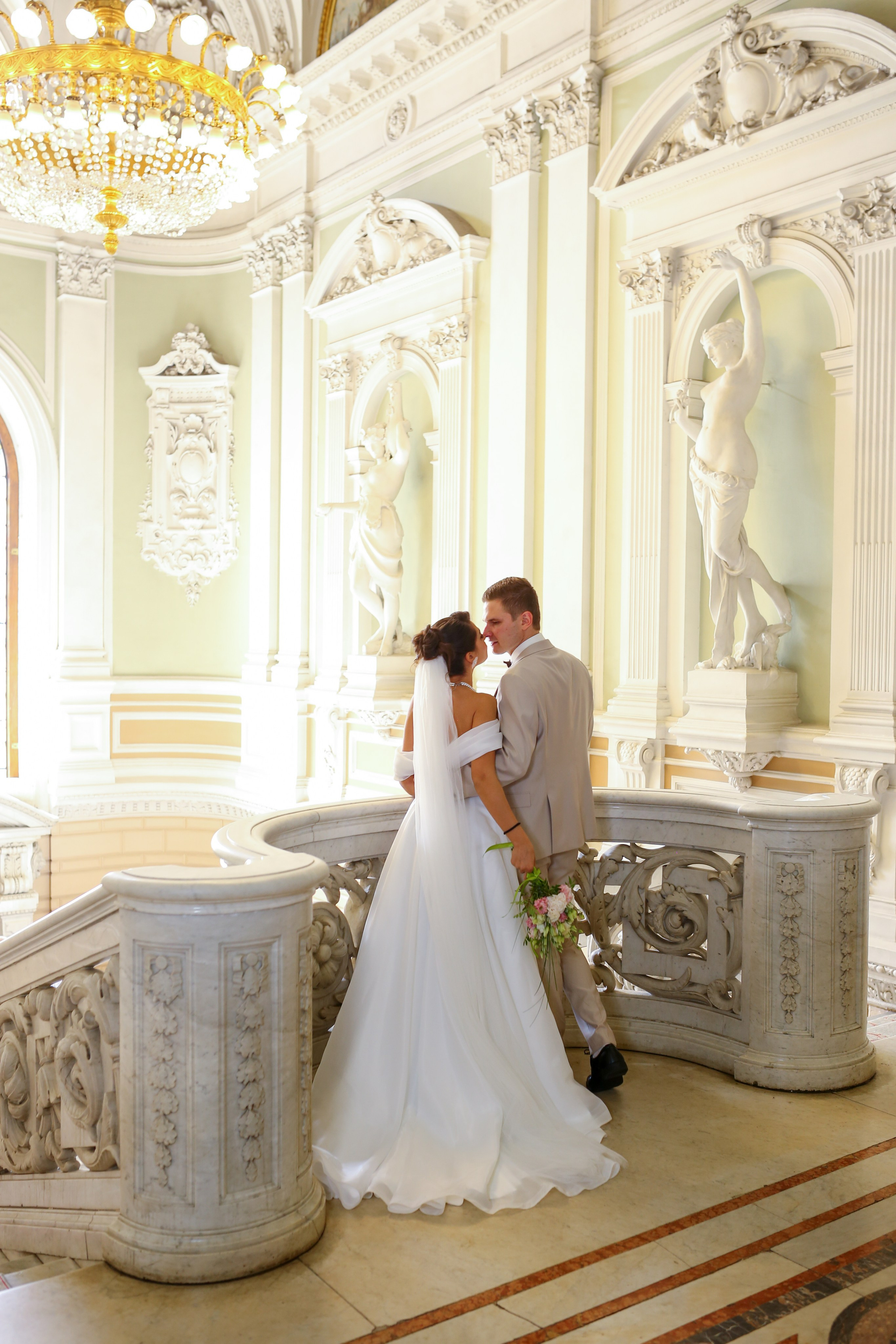 Классические кадры, во Дворце бракосочетания. Свадебный и Репортажный фотограф в Санкт-Петербурге