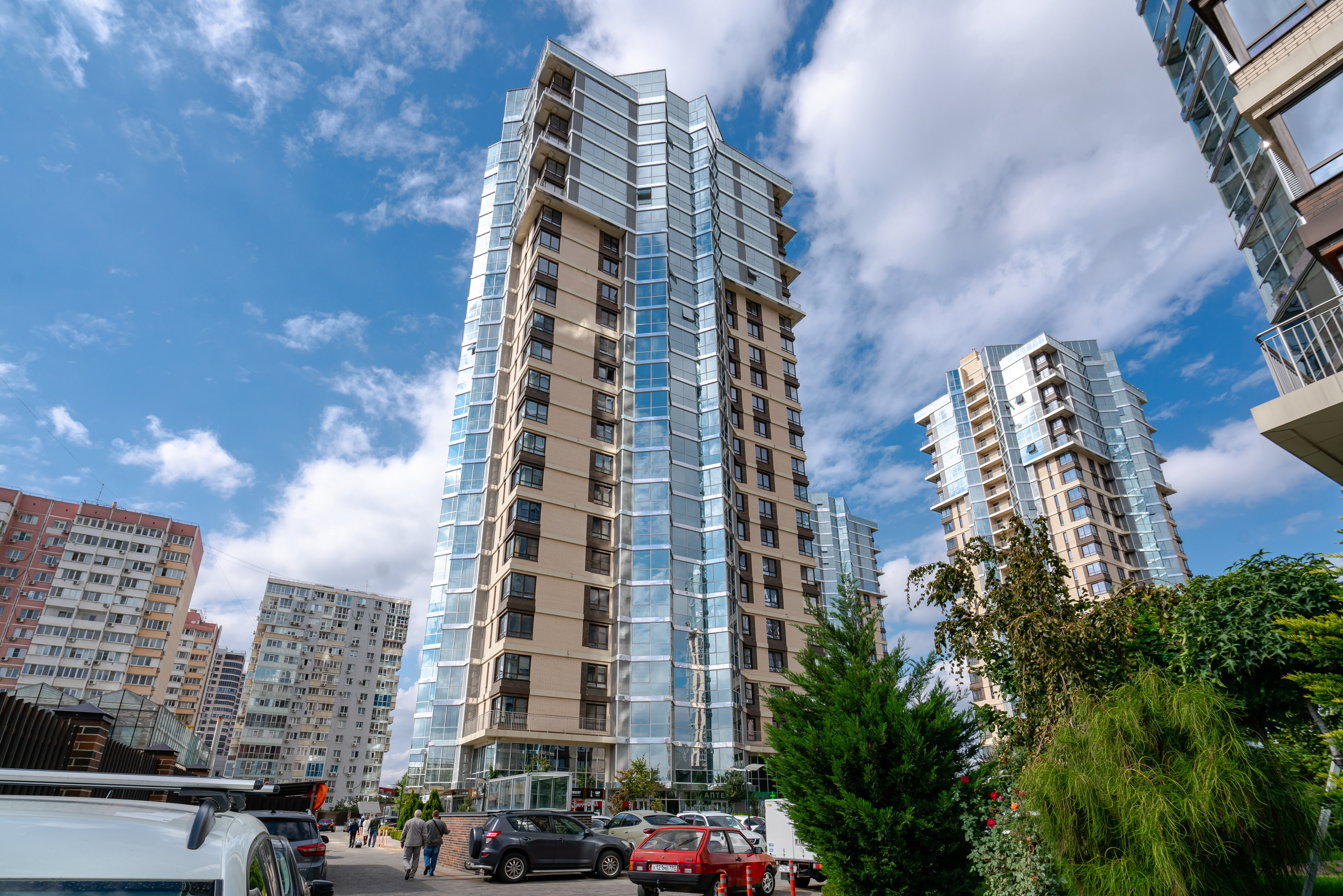 7й Континент 3х комнатная. Создаю контент для бизнеса- Андрей Корниенко и упаковываю компании и экспертов в Краснодаре