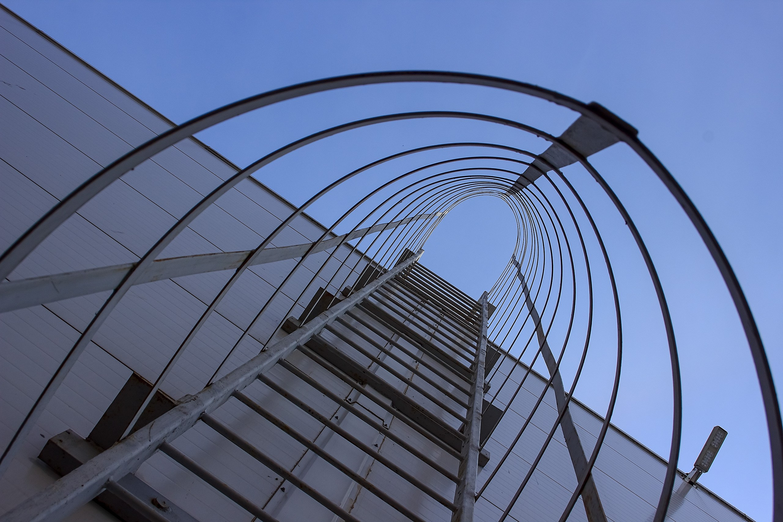 Каждый день — это новый мост. Аmat Victoria Сuram