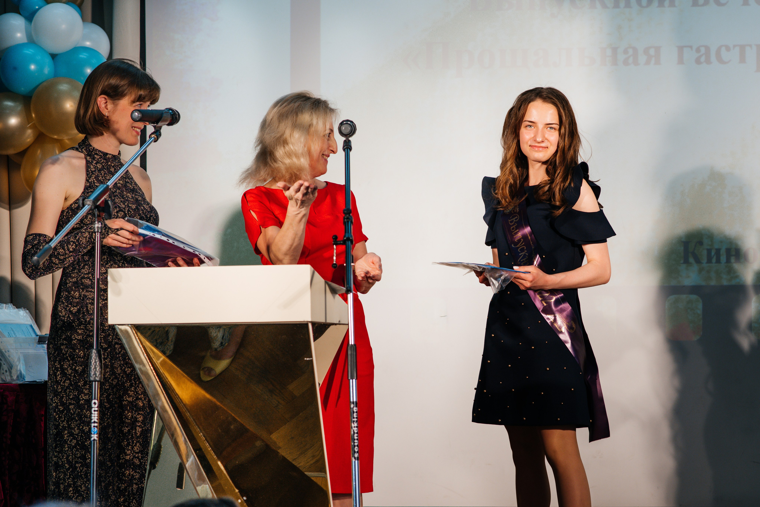 Вручение аттестатов. Выпускные альбомы в Подольске Москве и МО