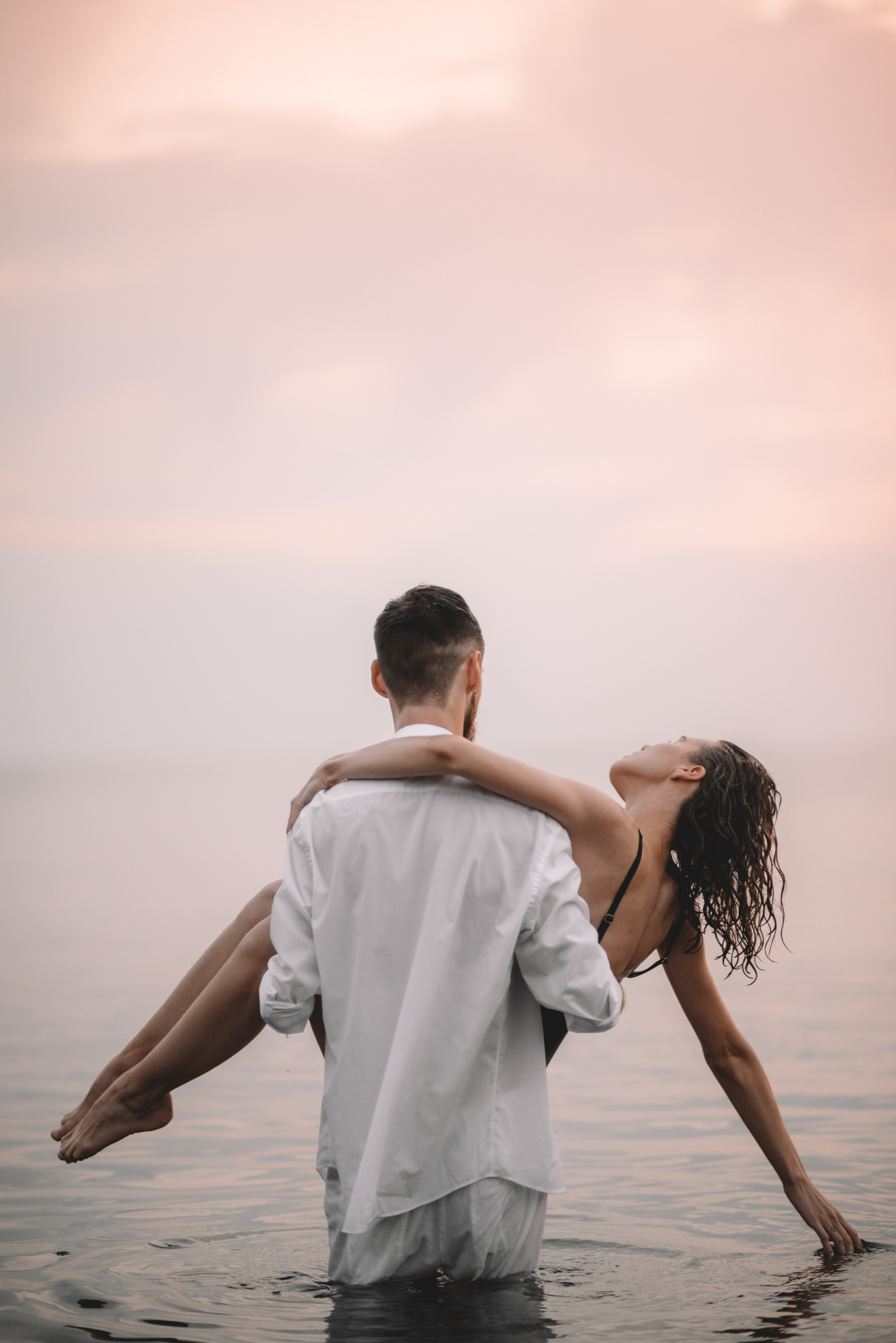 Свадебная фотосессия в Щелкино ,Бухта Космонавтов. Выездная церемония на берегу моря Крым. Свадебный и семейный фотограф и видеограф, Крым, Москва, Санкт -Петербург