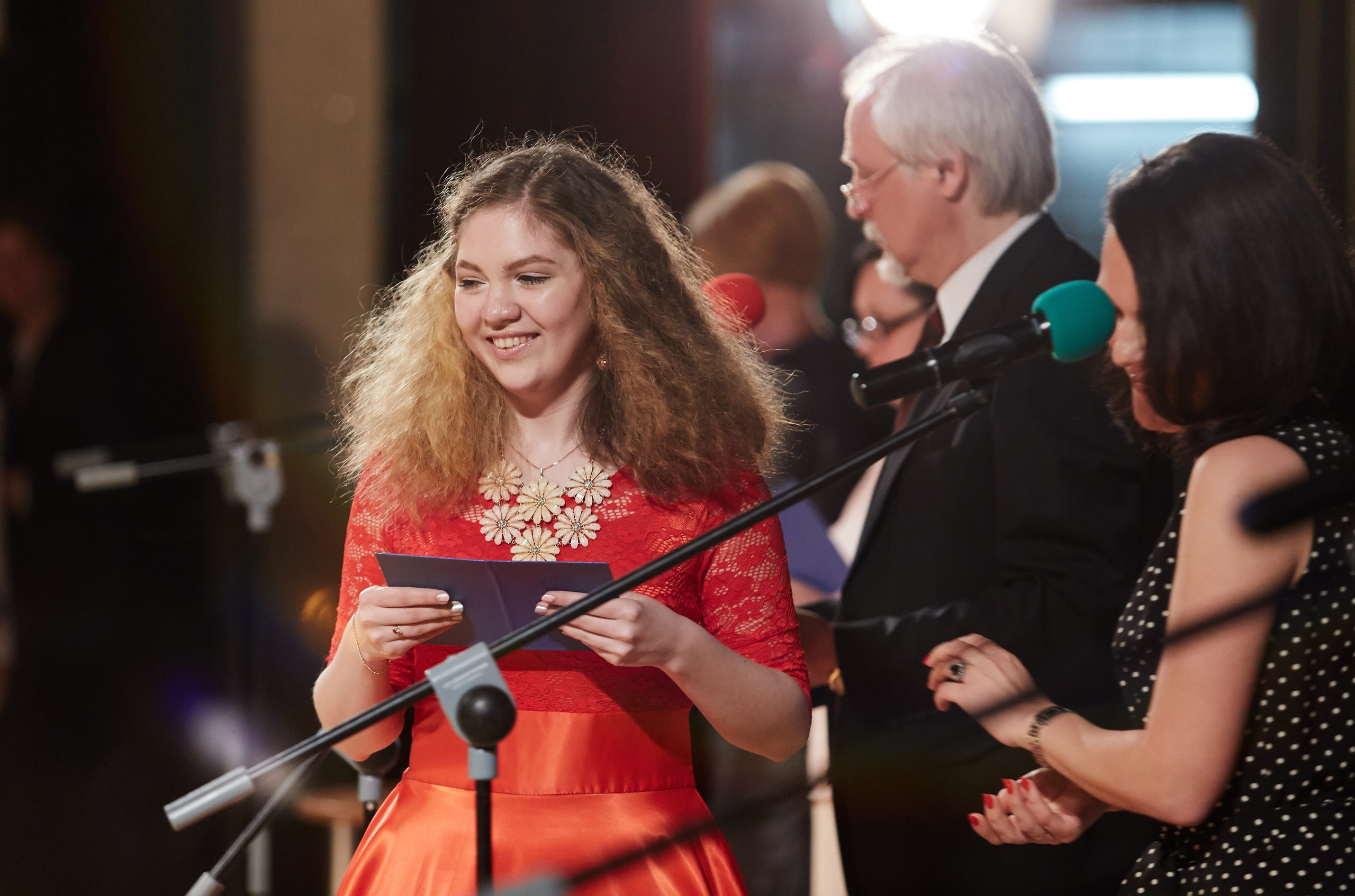 Фотосъёмка вручения школьных аттестатов в Санкт-Петербурге. Фотограф на праздник, корпоратив, День Рождения и Юбилей в г. Санкт-Петербурге Алексей Анкушев