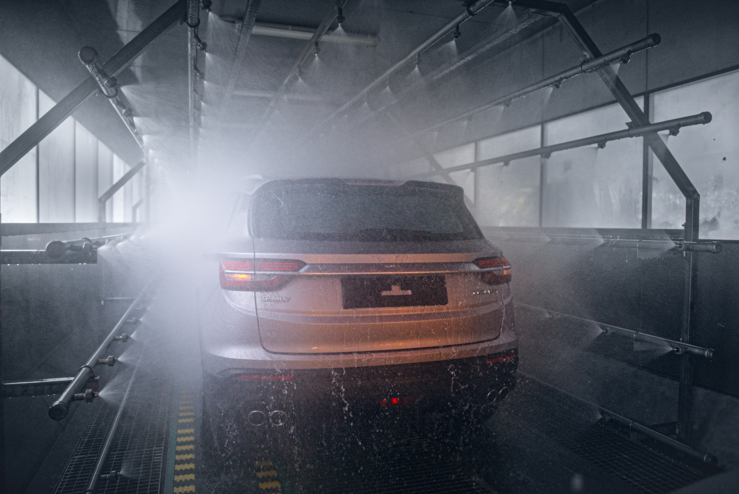 ТЯЖЕЛАЯ ПРОМЫШЛЕННОСТЬ. Режиссёр, клипмейкер, фотограф — Андрей Охота