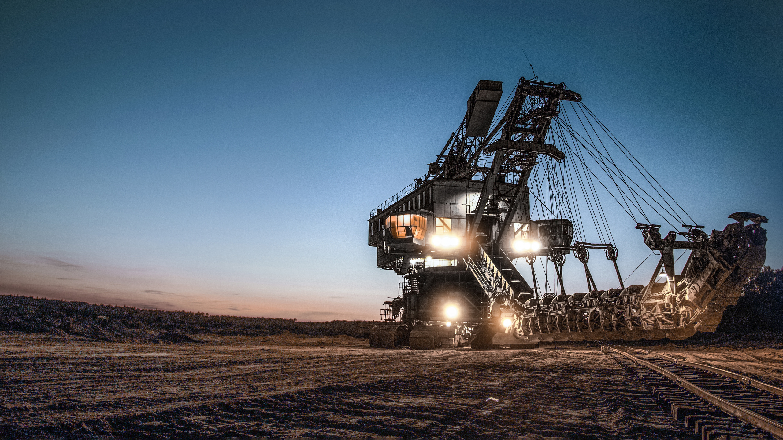 ТЯЖЕЛАЯ ПРОМЫШЛЕННОСТЬ. Режиссёр, клипмейкер, фотограф — Андрей Охота