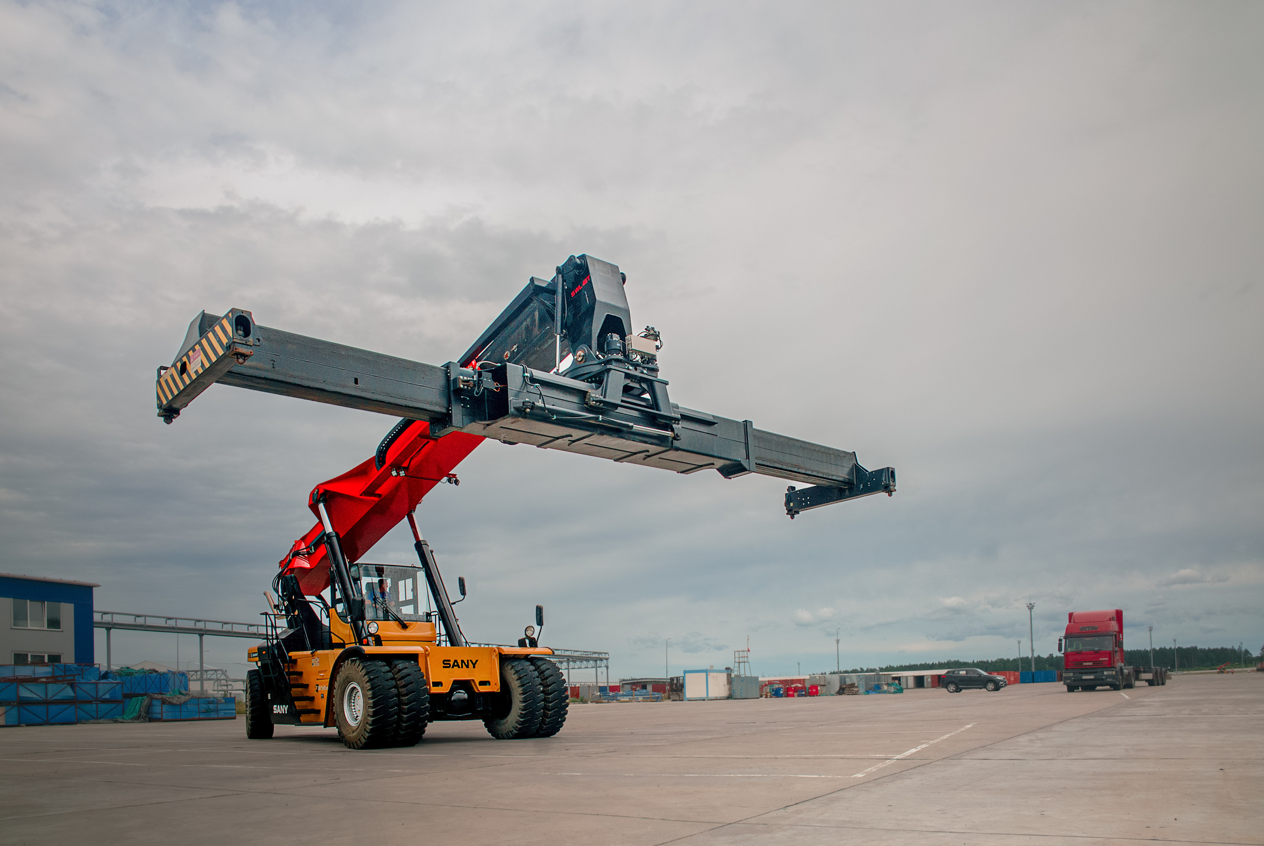 ТЯЖЕЛАЯ ПРОМЫШЛЕННОСТЬ. Режиссёр, клипмейкер, фотограф — Андрей Охота