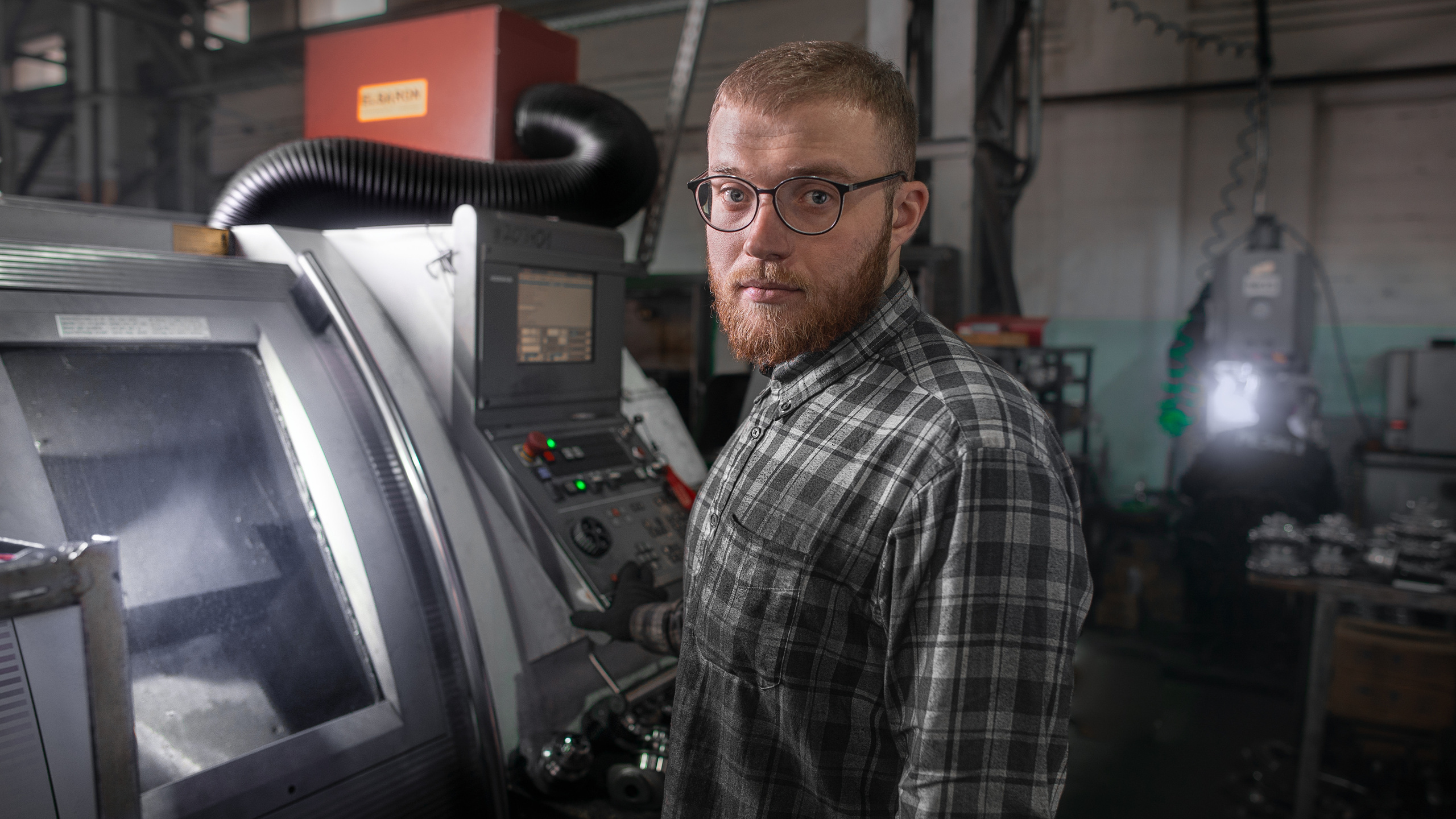 ТЯЖЕЛАЯ ПРОМЫШЛЕННОСТЬ. Режиссёр, клипмейкер, фотограф — Андрей Охота