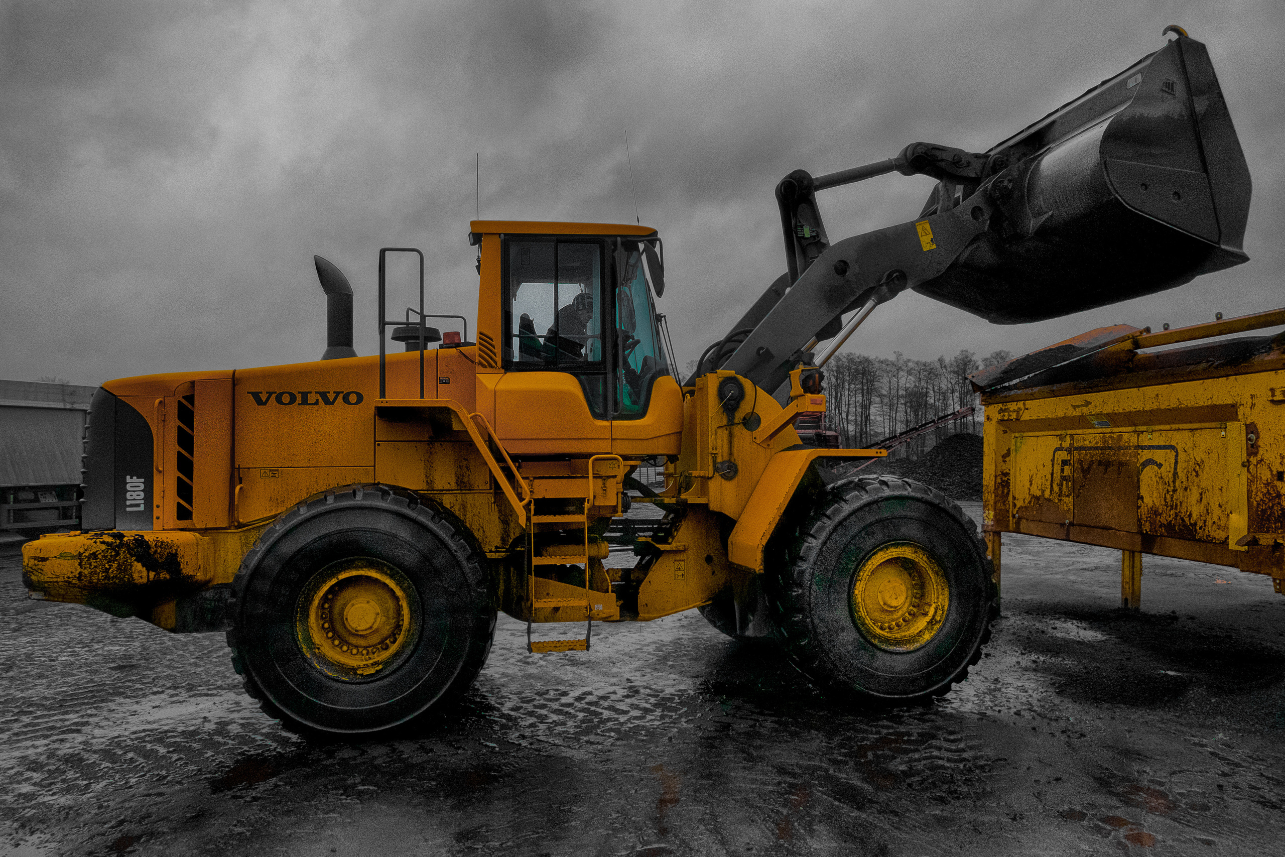 ТЯЖЕЛАЯ ПРОМЫШЛЕННОСТЬ. Режиссёр, клипмейкер, фотограф — Андрей Охота