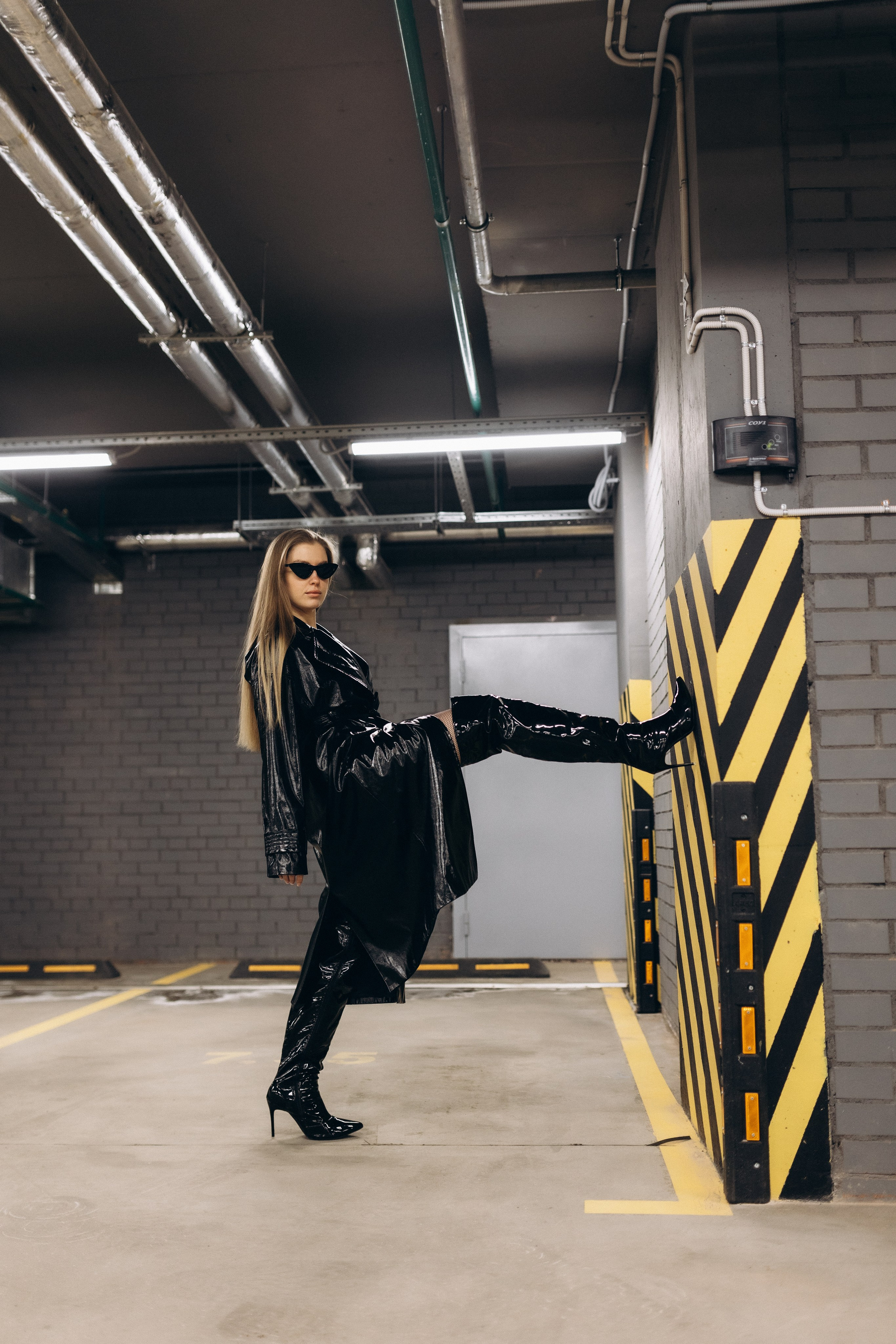 Наташа и парковка. Фотограф Артем Бросов в Санкт-Петербурге и Дубае