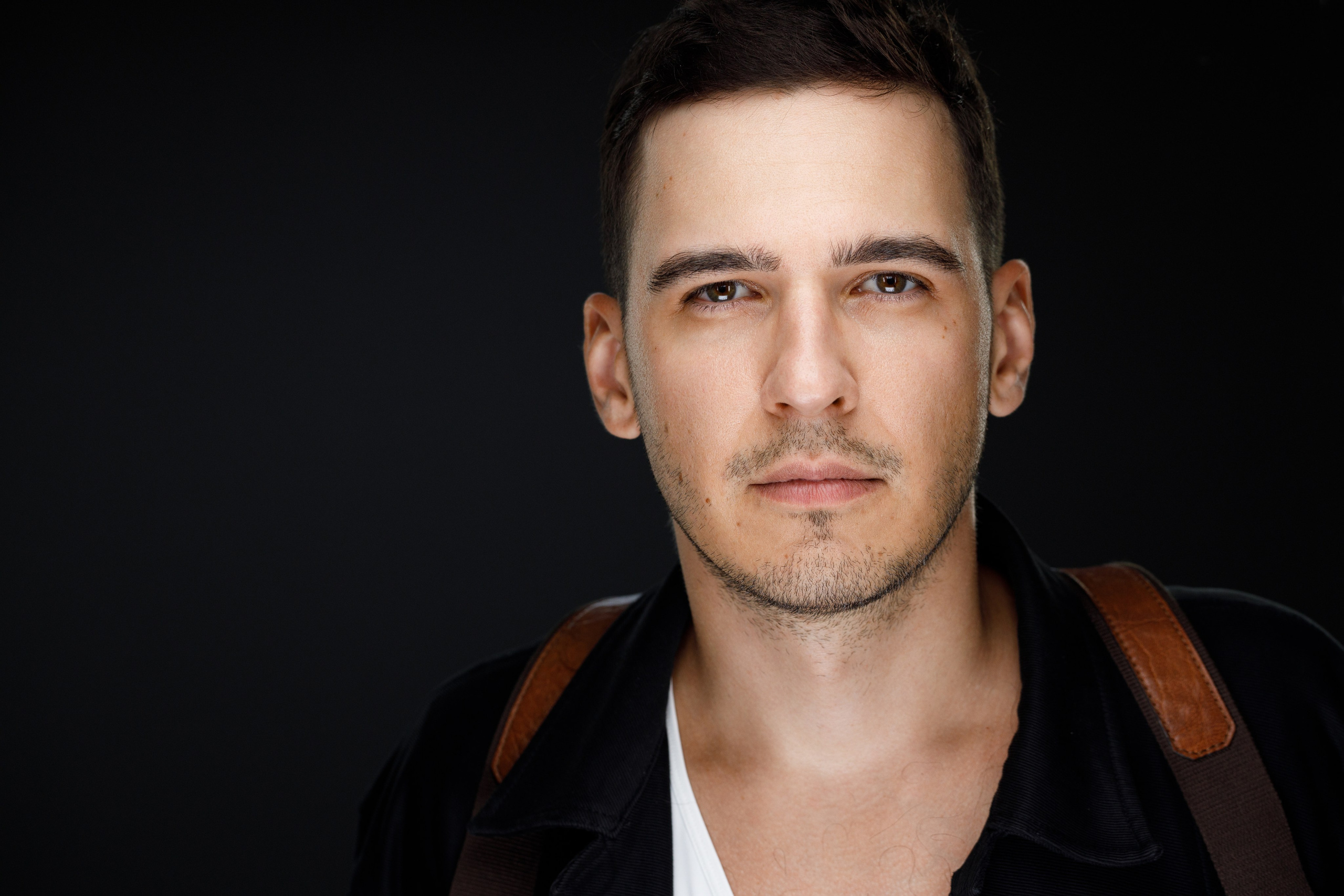 Headshot & portrait session for Arthur. Headshot & portrait photographer Alexei Shendrick