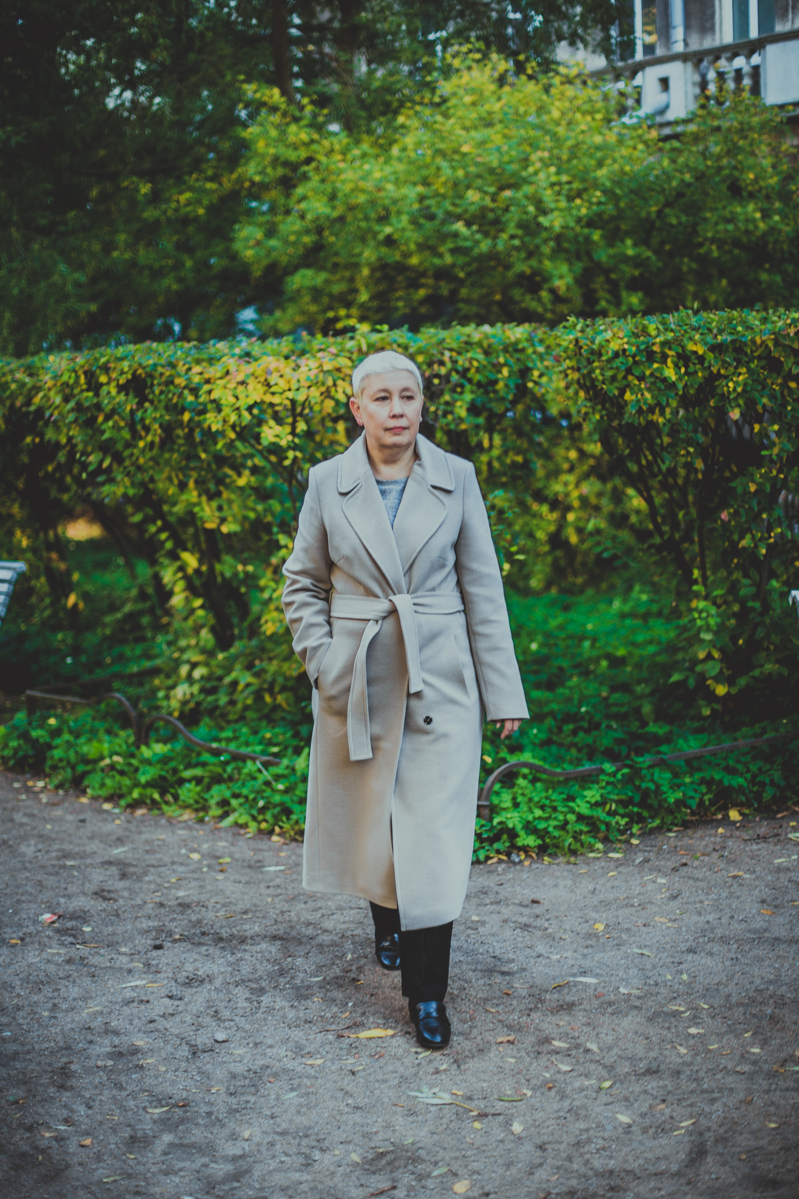 Фотосессия бабушки с внучкой во дворе Сен-Жермен. Детский, свадебный и семейный фотограф Юлия Курбатова, Санкт-Петербург