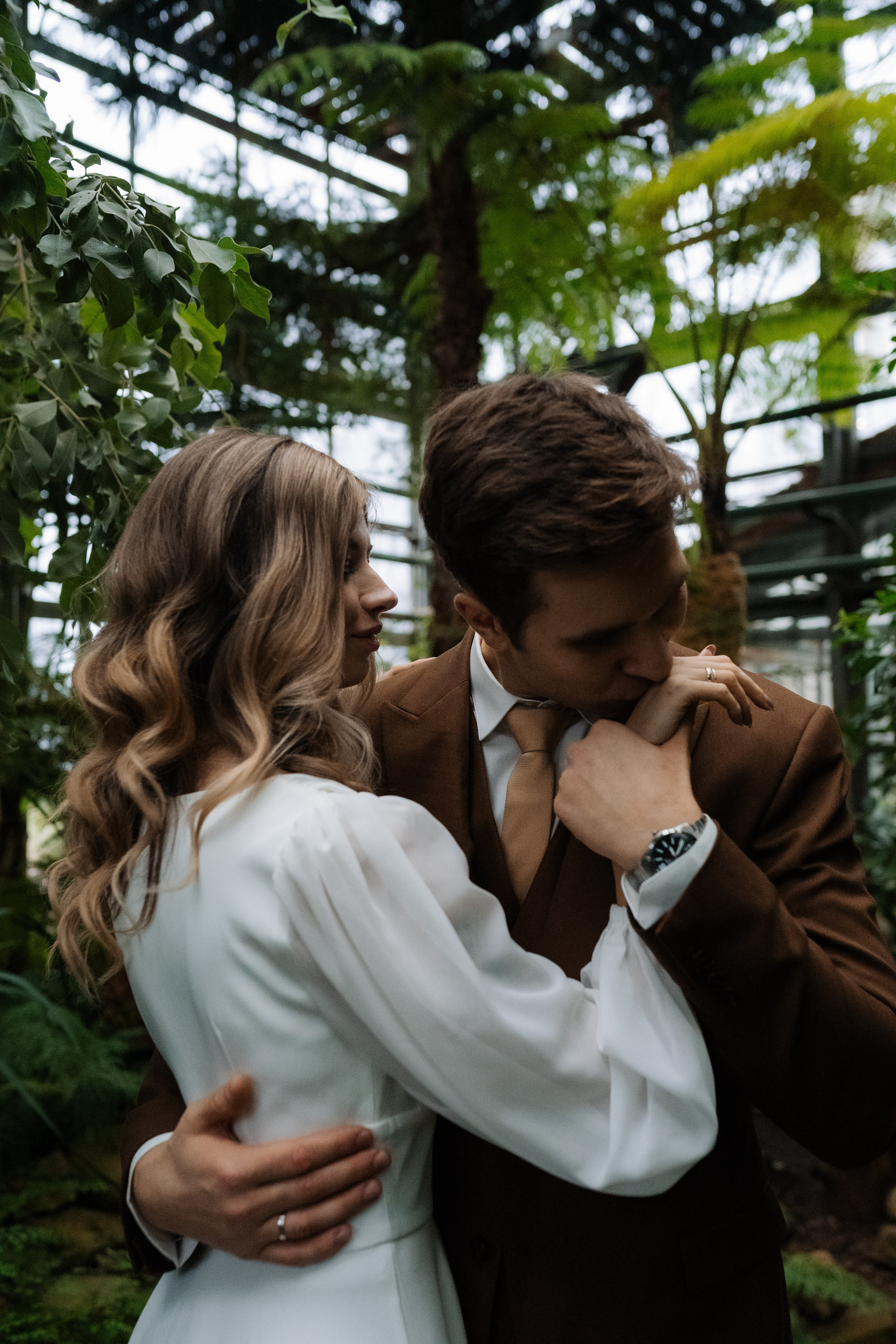 Свадебная фотосессия в оранжерее, Москва. Свадебный фотограф в Москве Анна Полушина